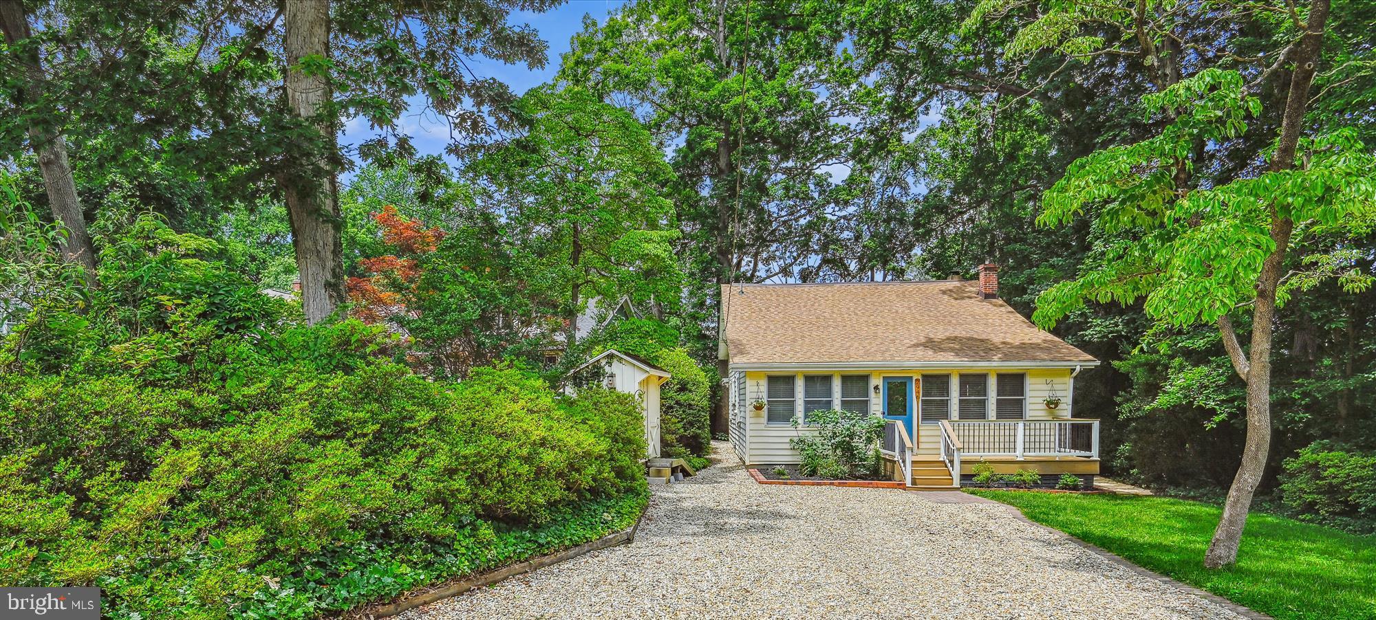 2946 EDGEWATER DRIVE