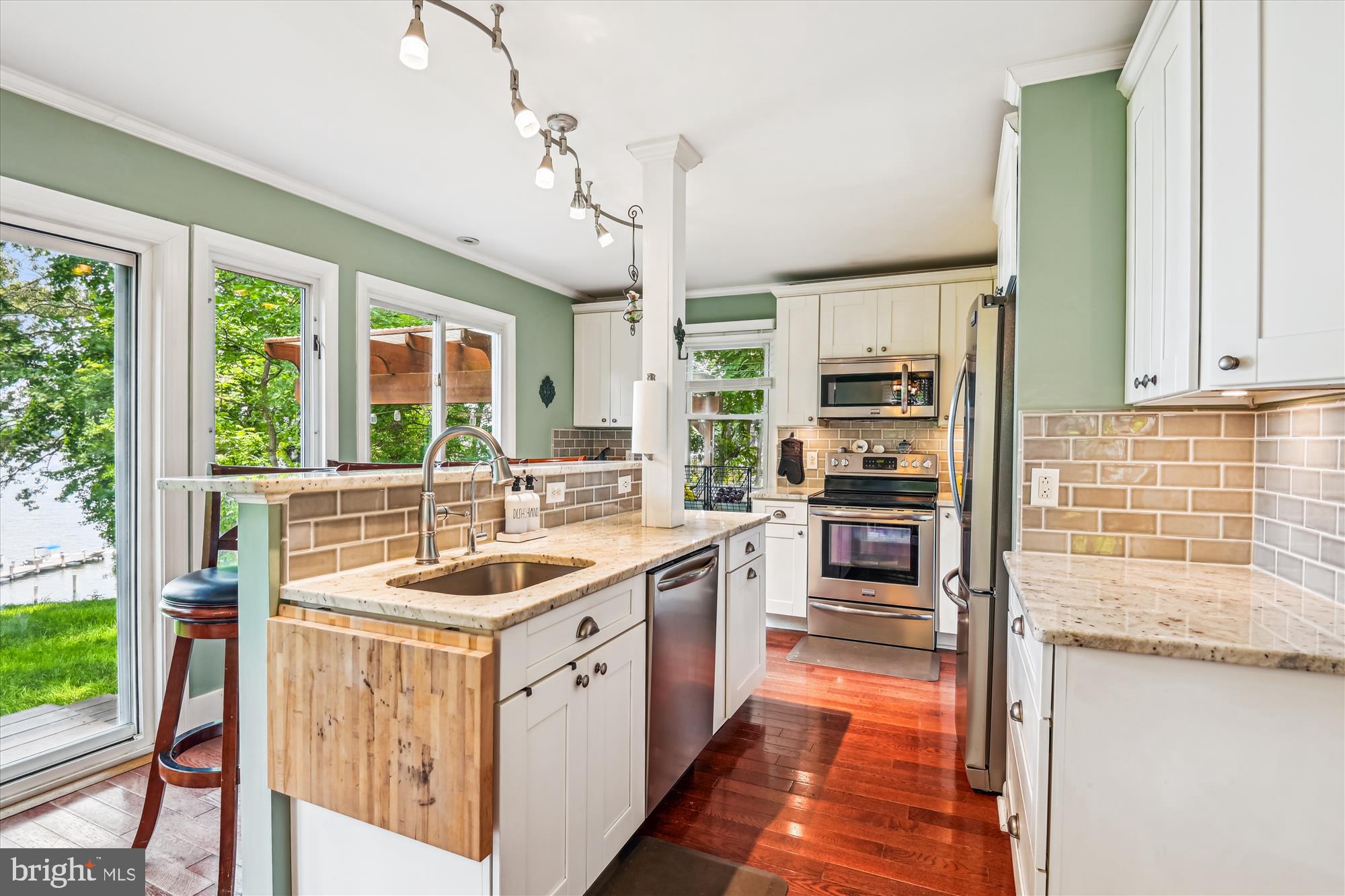 EDGEWATER BEACH - Residential