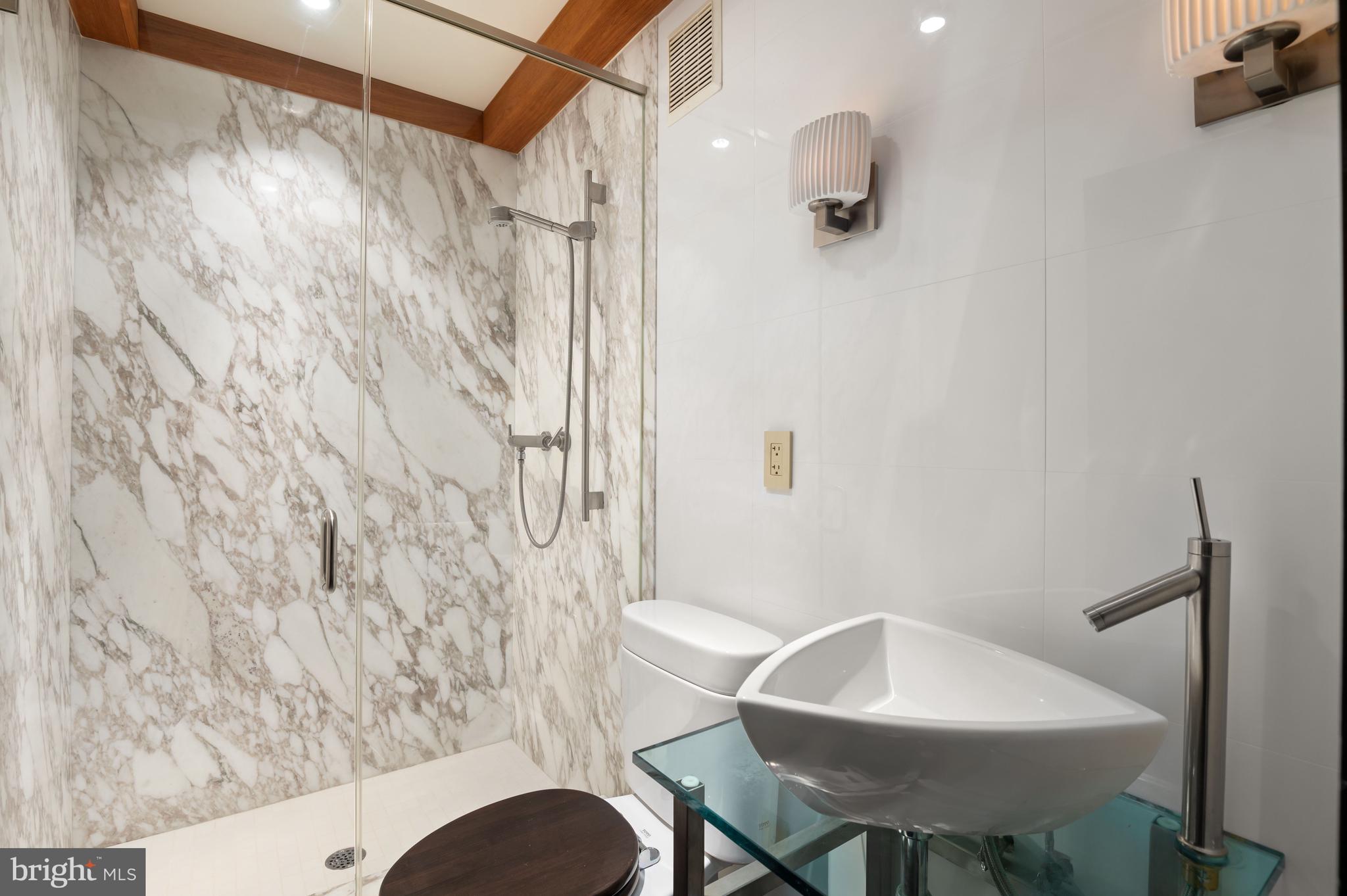 ENGLISH VILLAGE - Residential