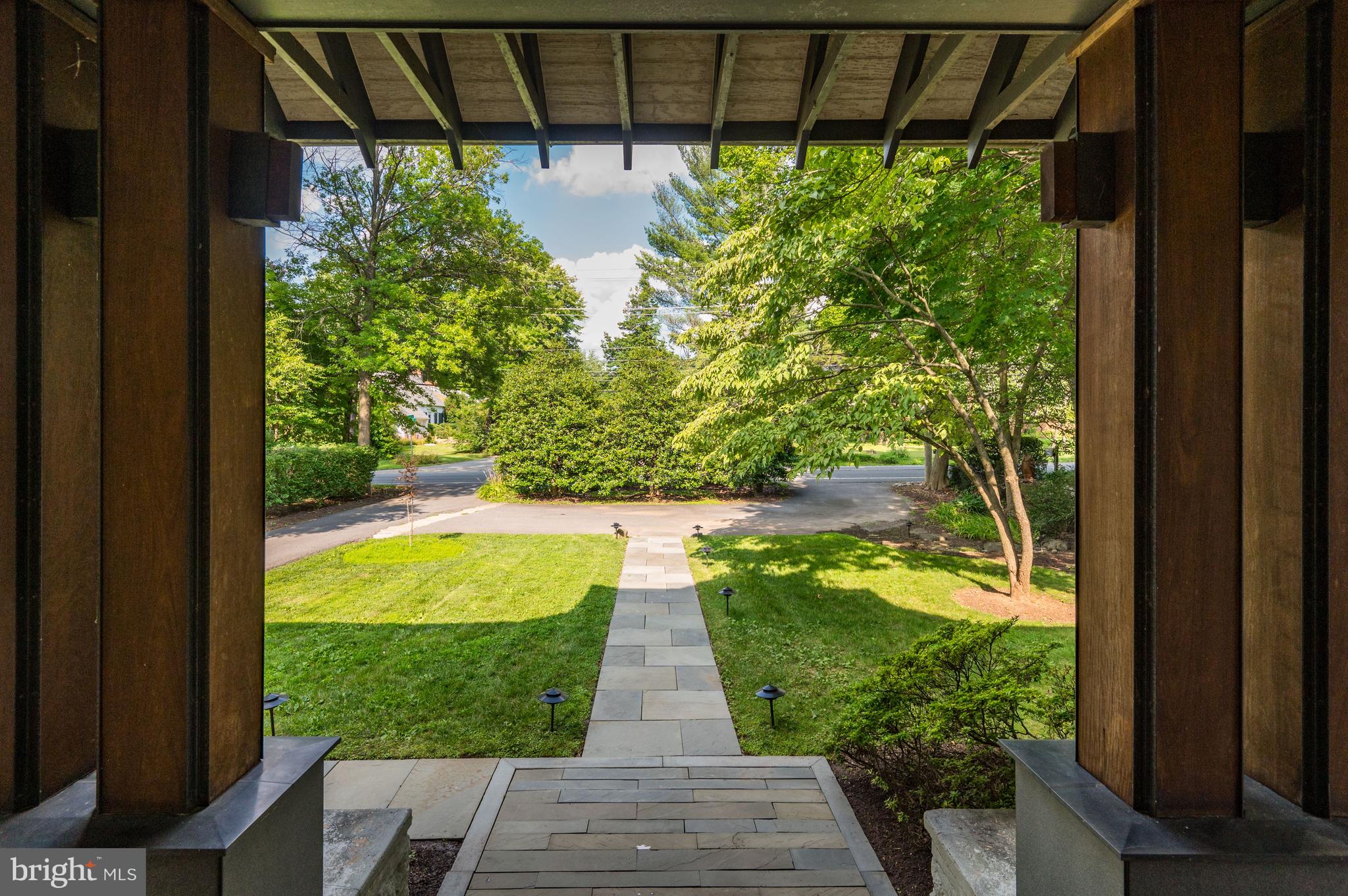 ENGLISH VILLAGE - Residential