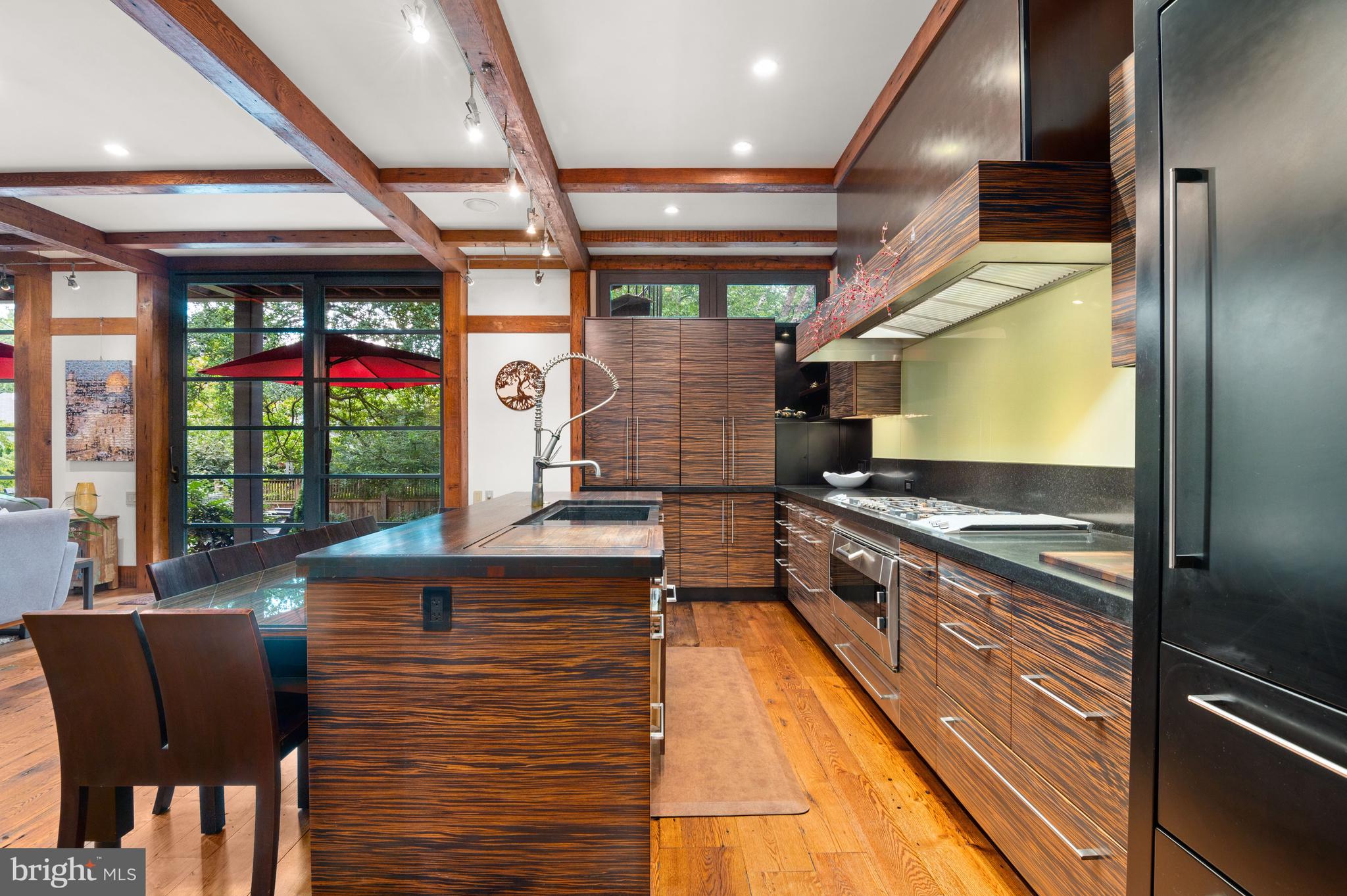 ENGLISH VILLAGE - Residential