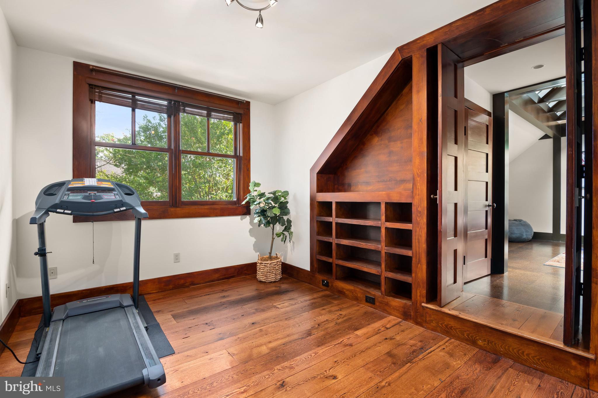 ENGLISH VILLAGE - Residential