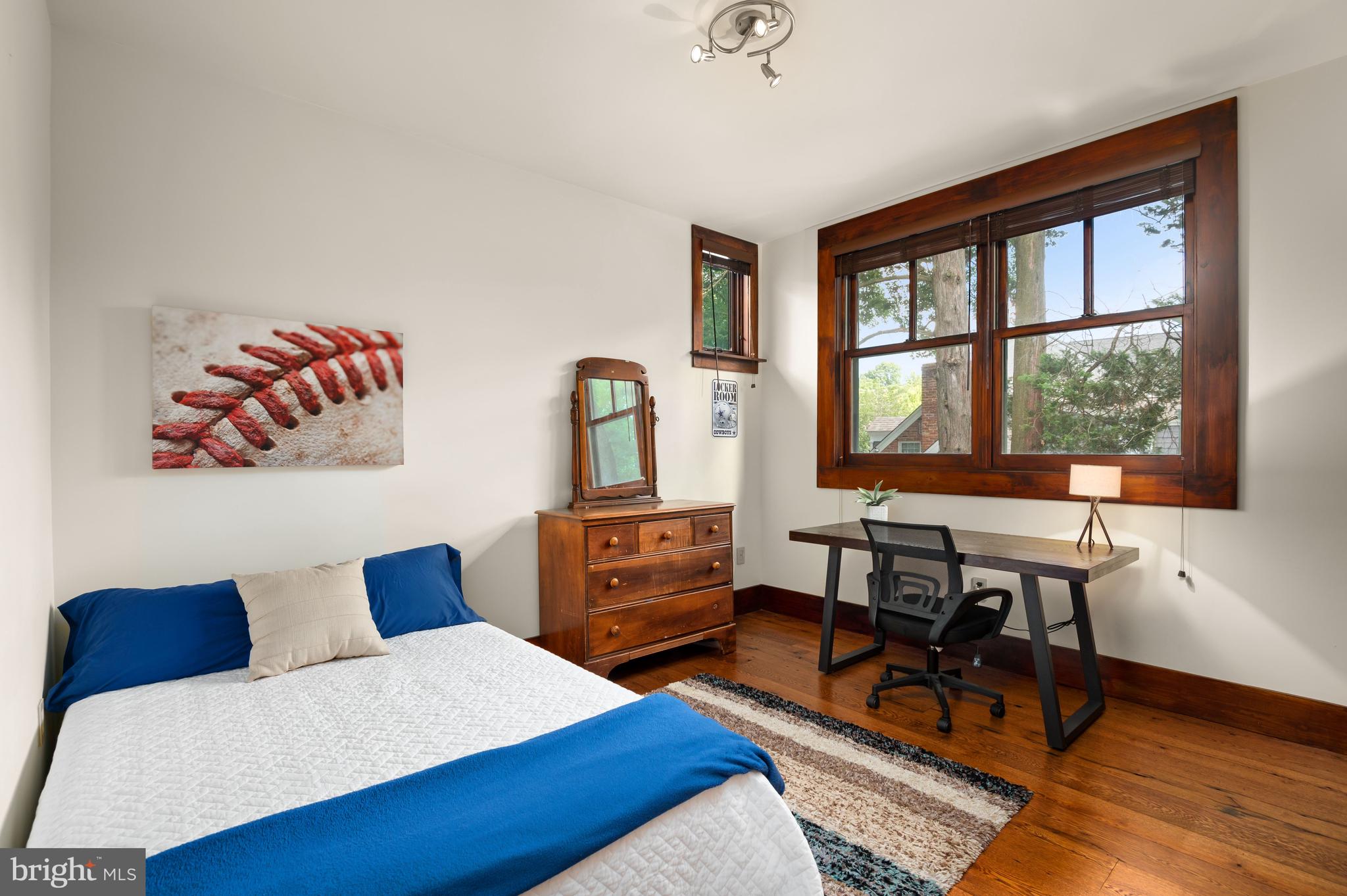 ENGLISH VILLAGE - Residential