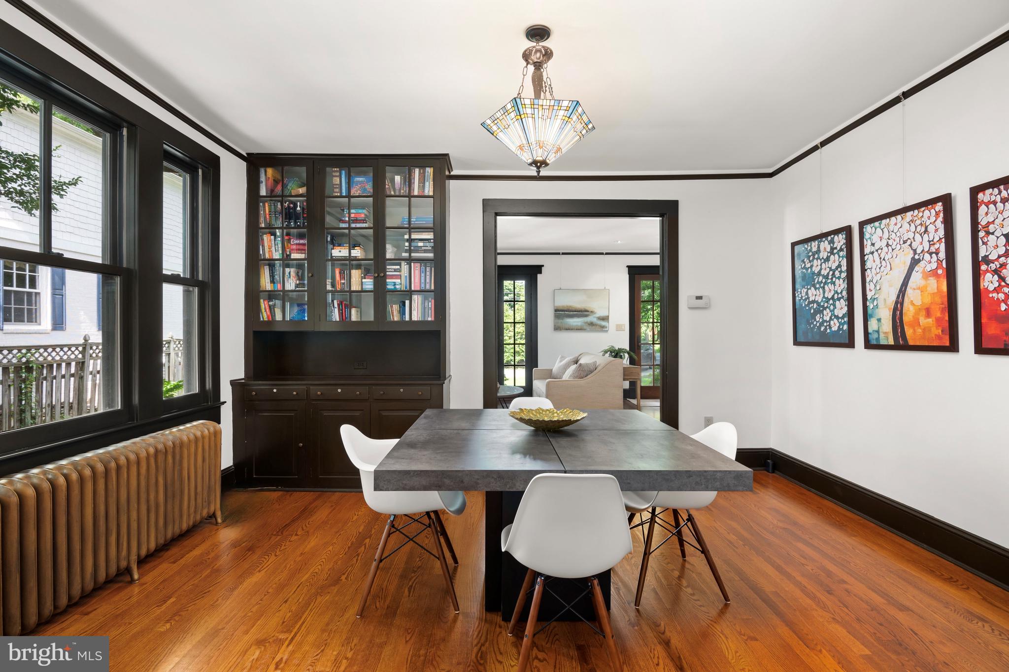 ENGLISH VILLAGE - Residential