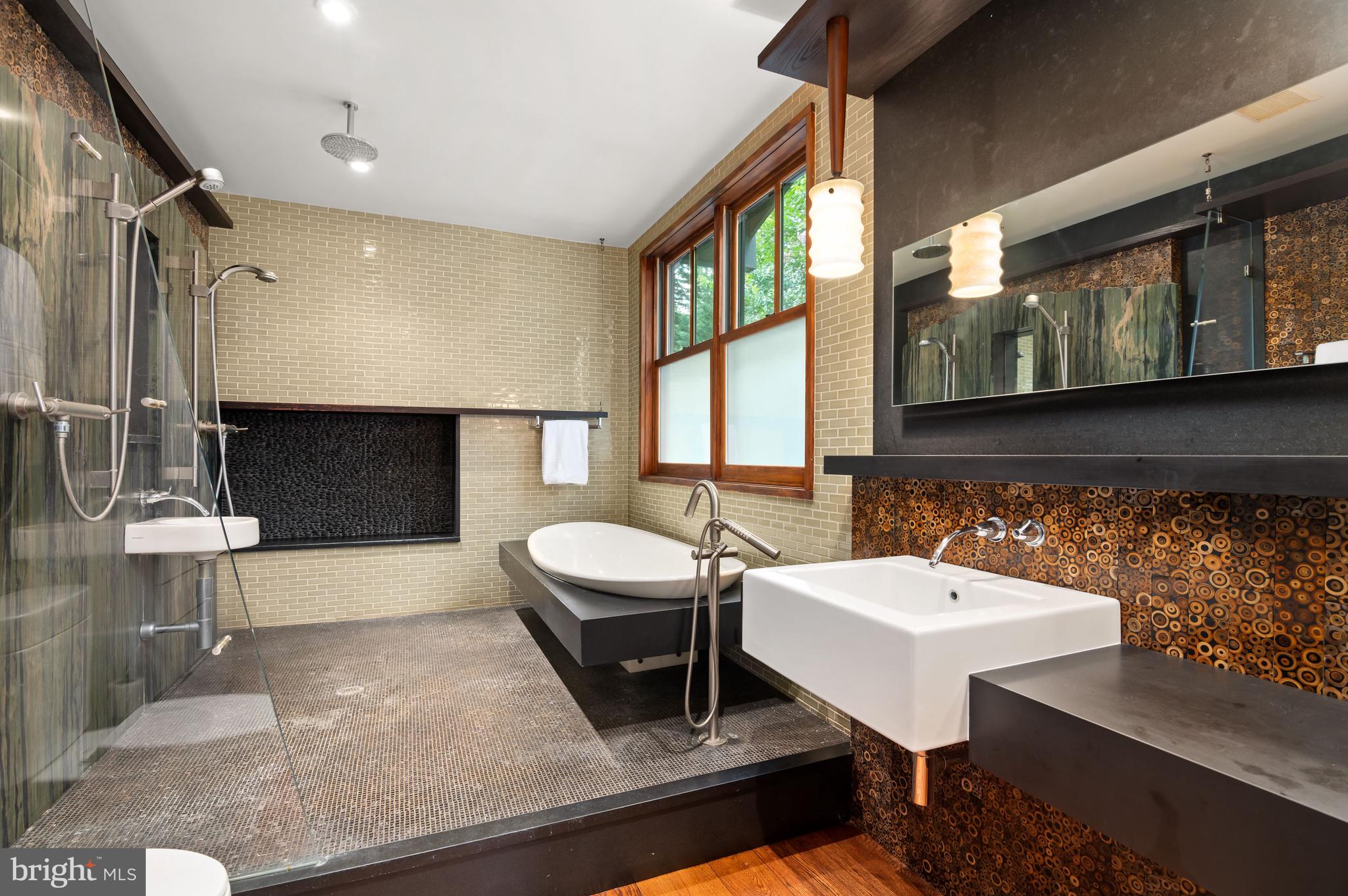 ENGLISH VILLAGE - Residential