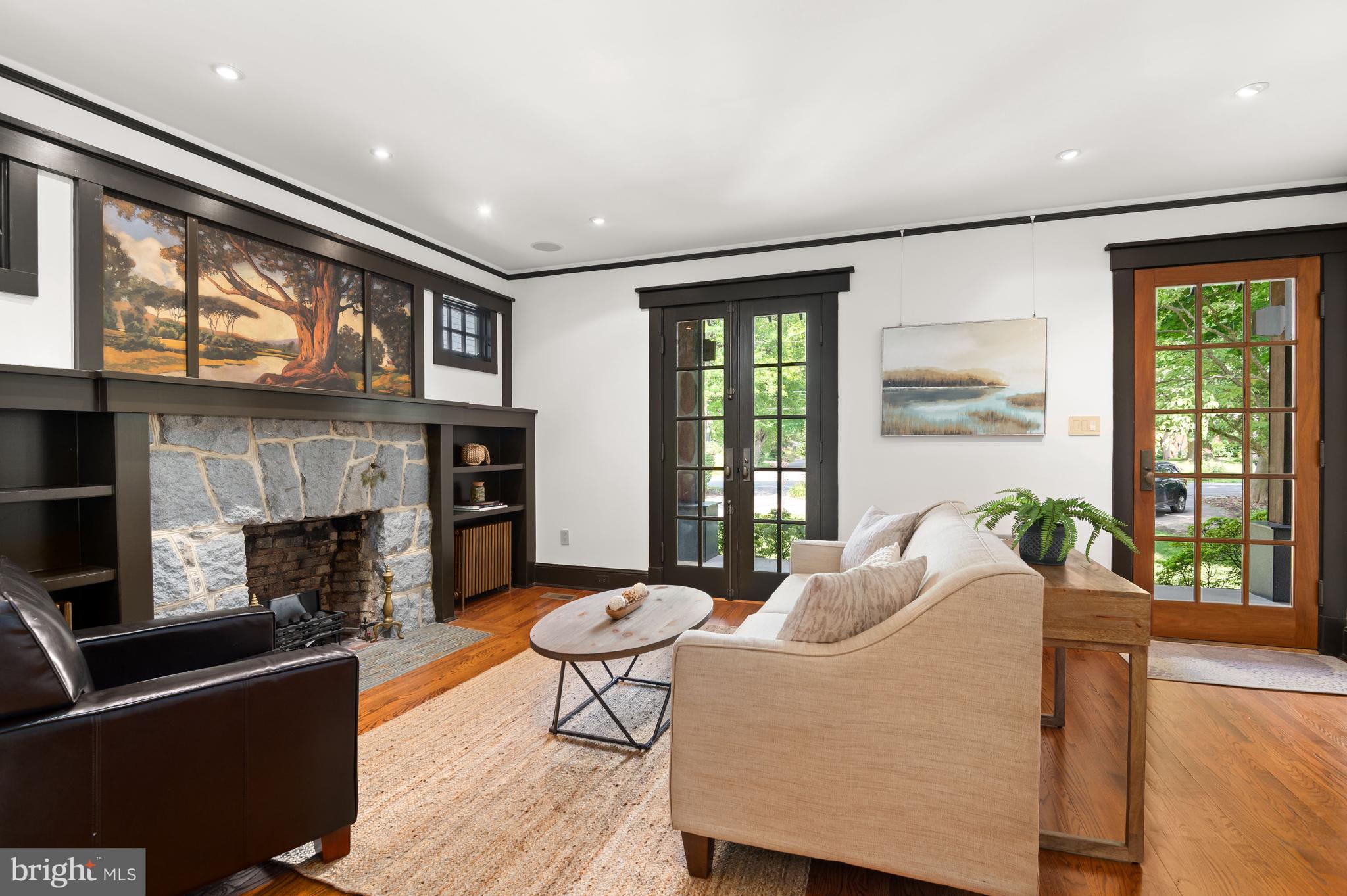 ENGLISH VILLAGE - Residential