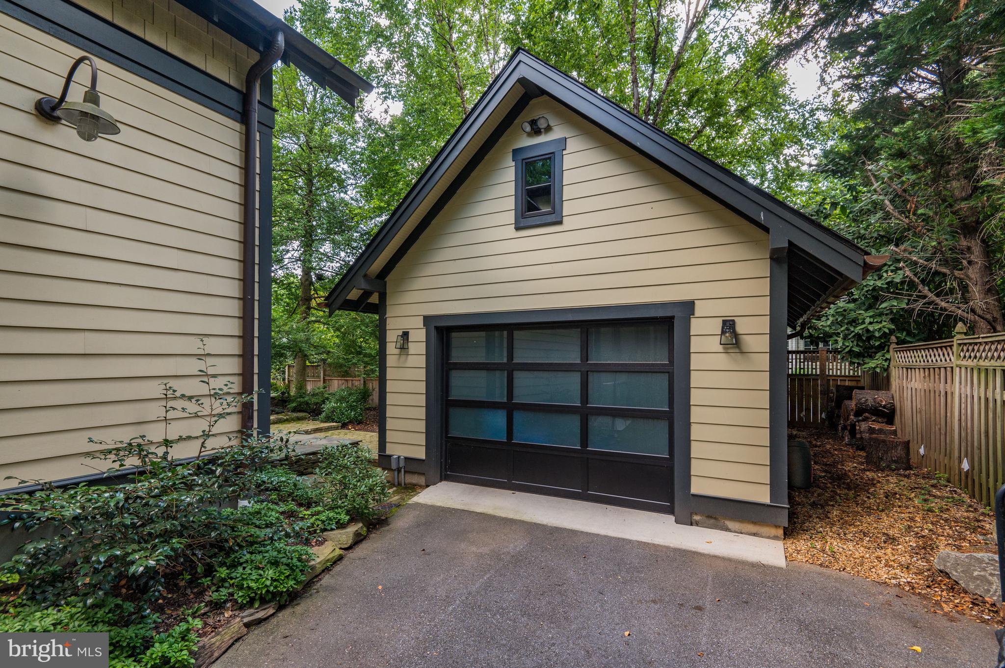 ENGLISH VILLAGE - Residential