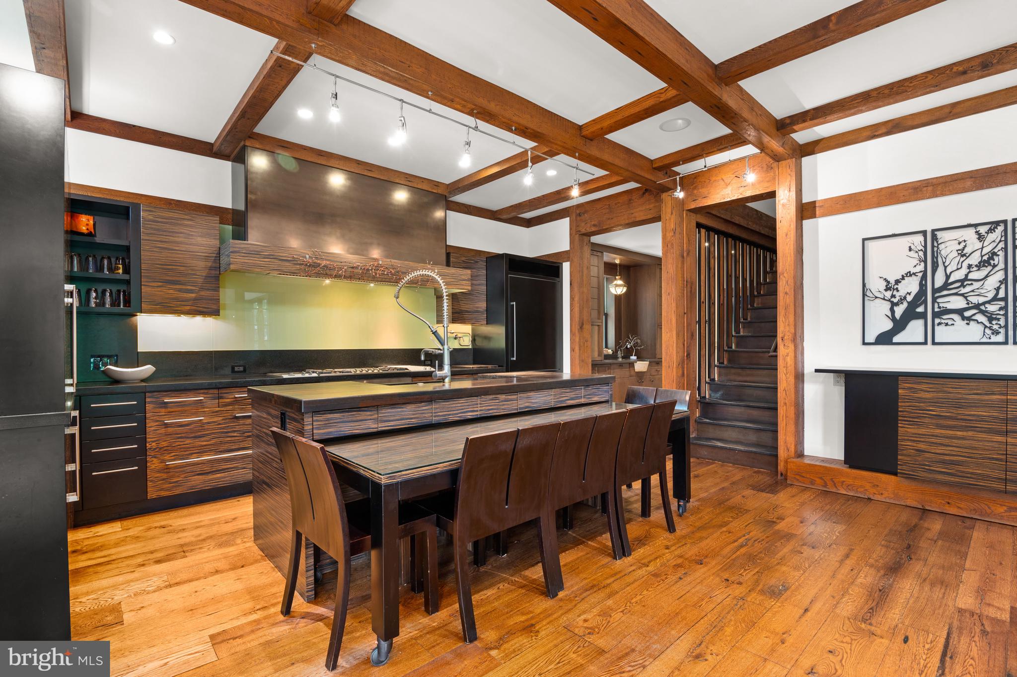 ENGLISH VILLAGE - Residential