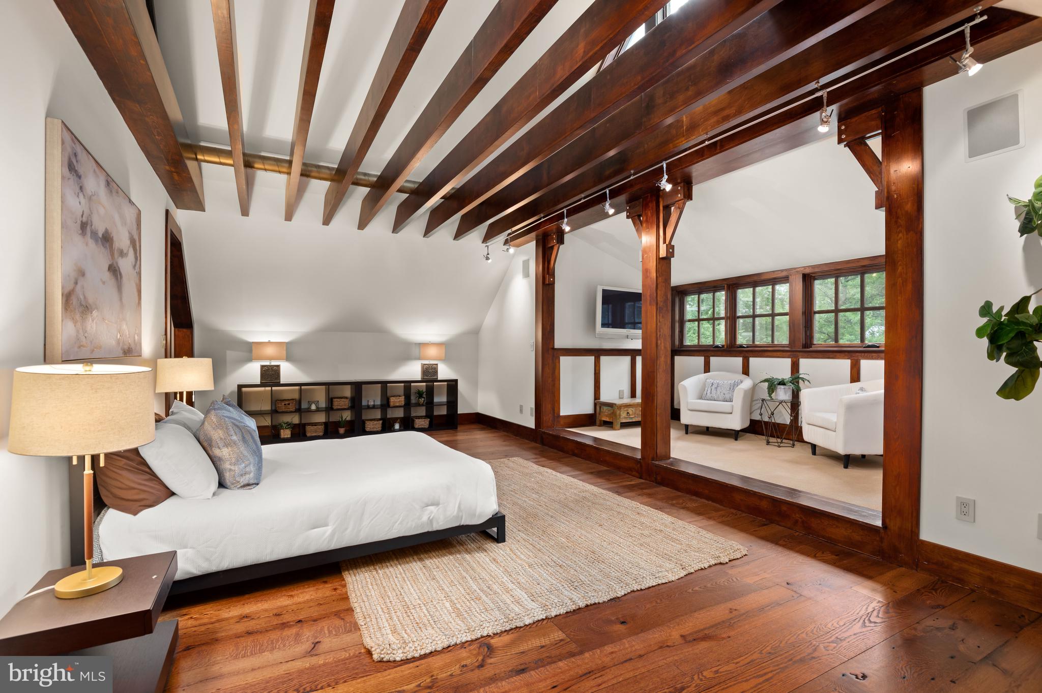 ENGLISH VILLAGE - Residential