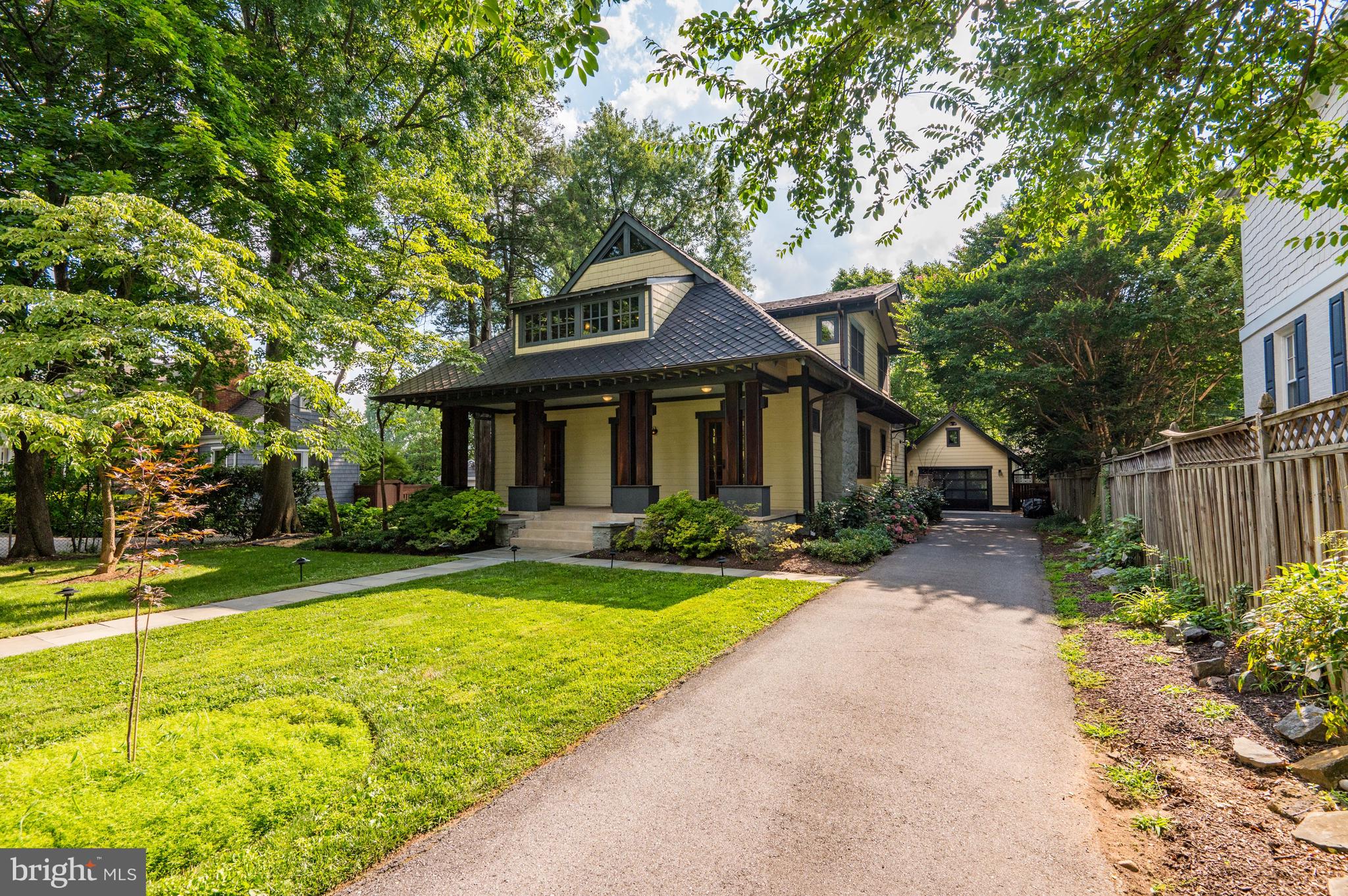 ENGLISH VILLAGE - Residential