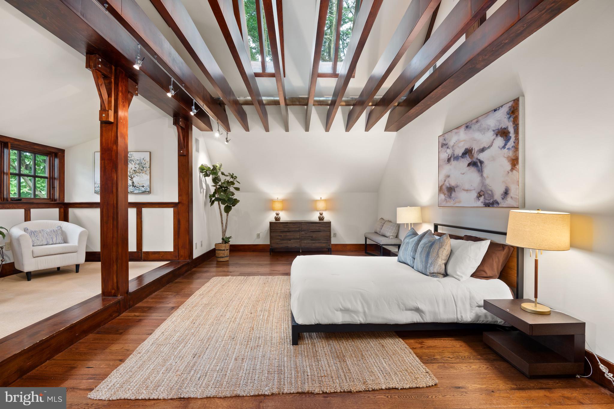 ENGLISH VILLAGE - Residential