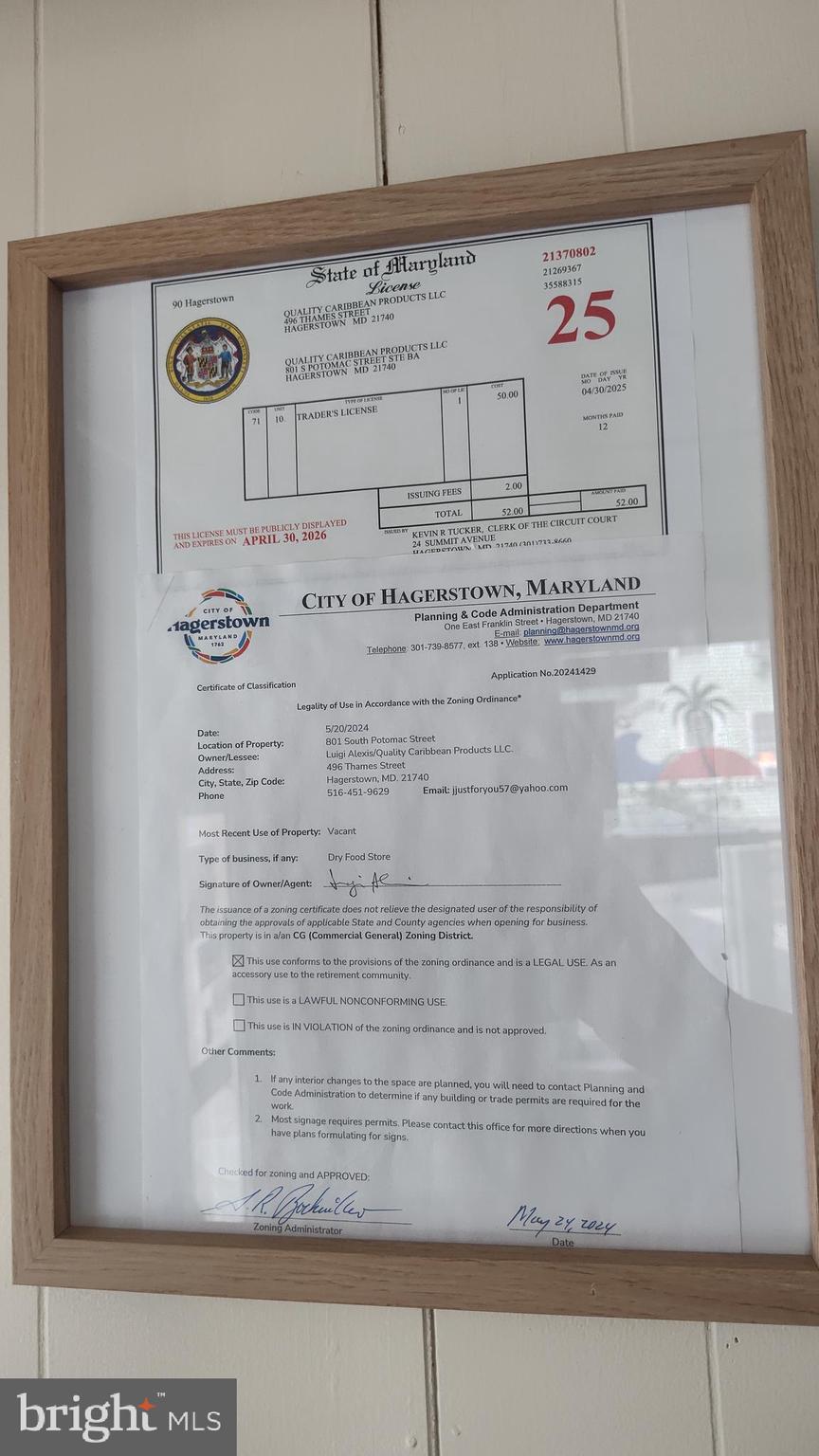 Main image without alt text