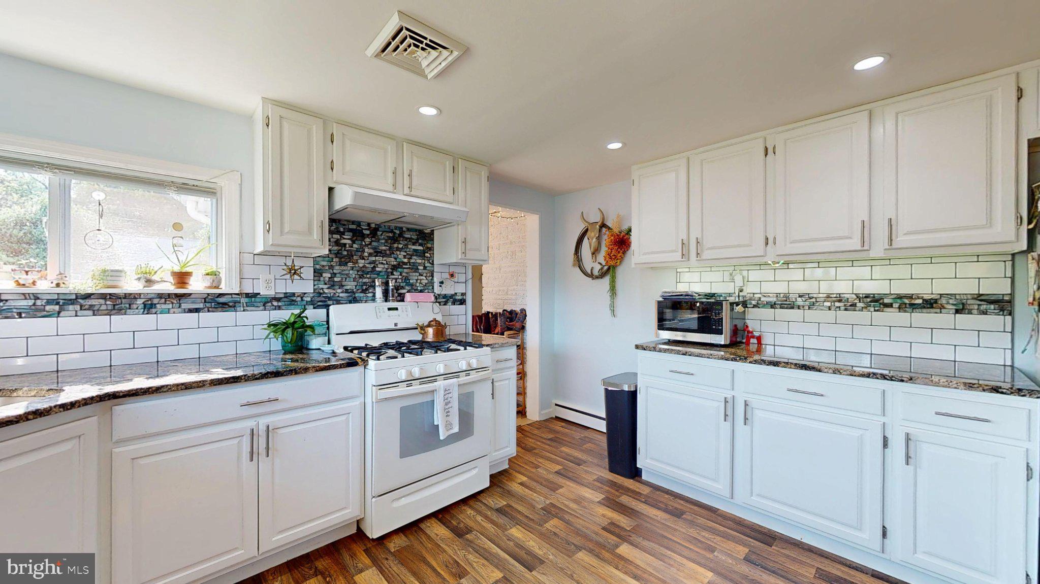 147 W HAMPTON STREET