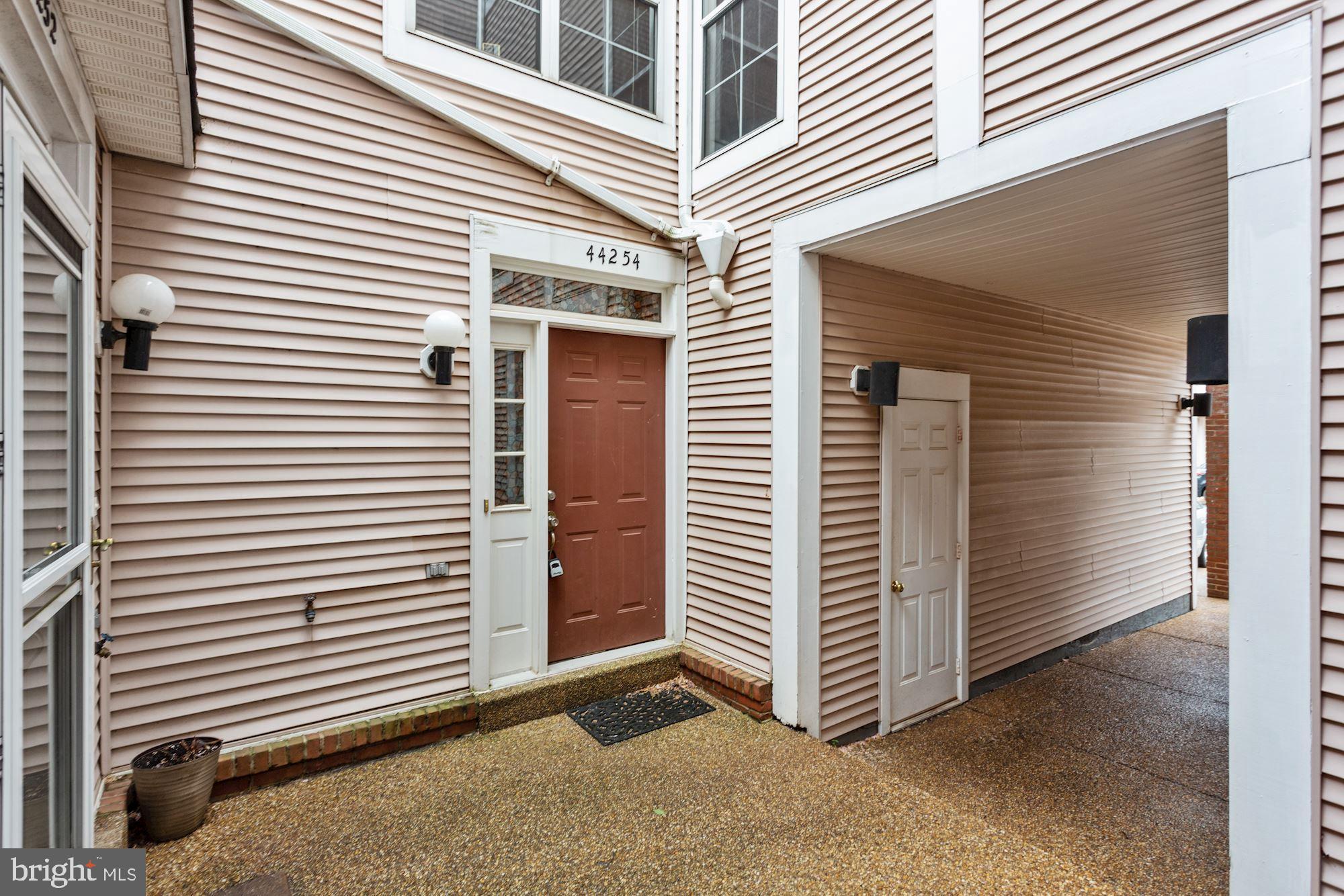 ASHBURN VILLAGE - Residential