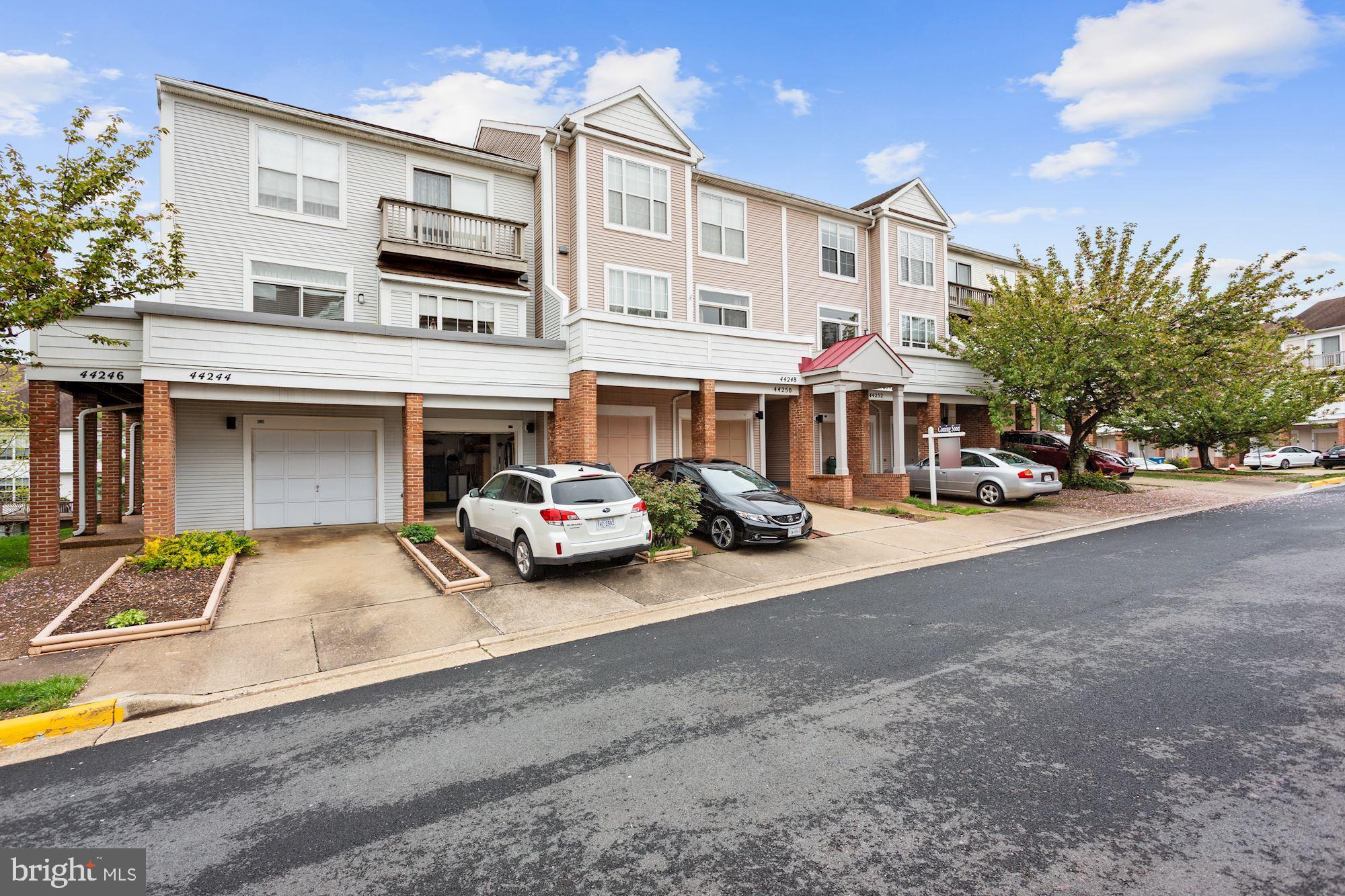 ASHBURN VILLAGE - Residential