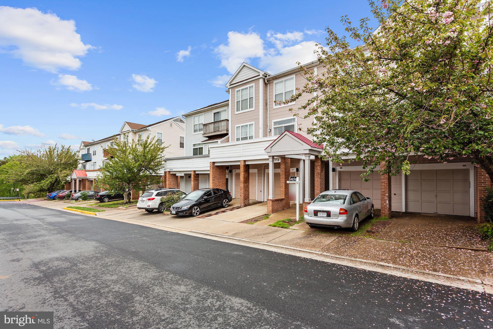 ASHBURN VILLAGE - Residential