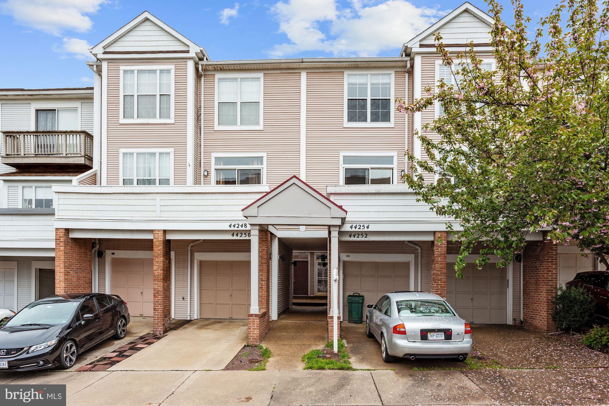 ASHBURN VILLAGE - Residential