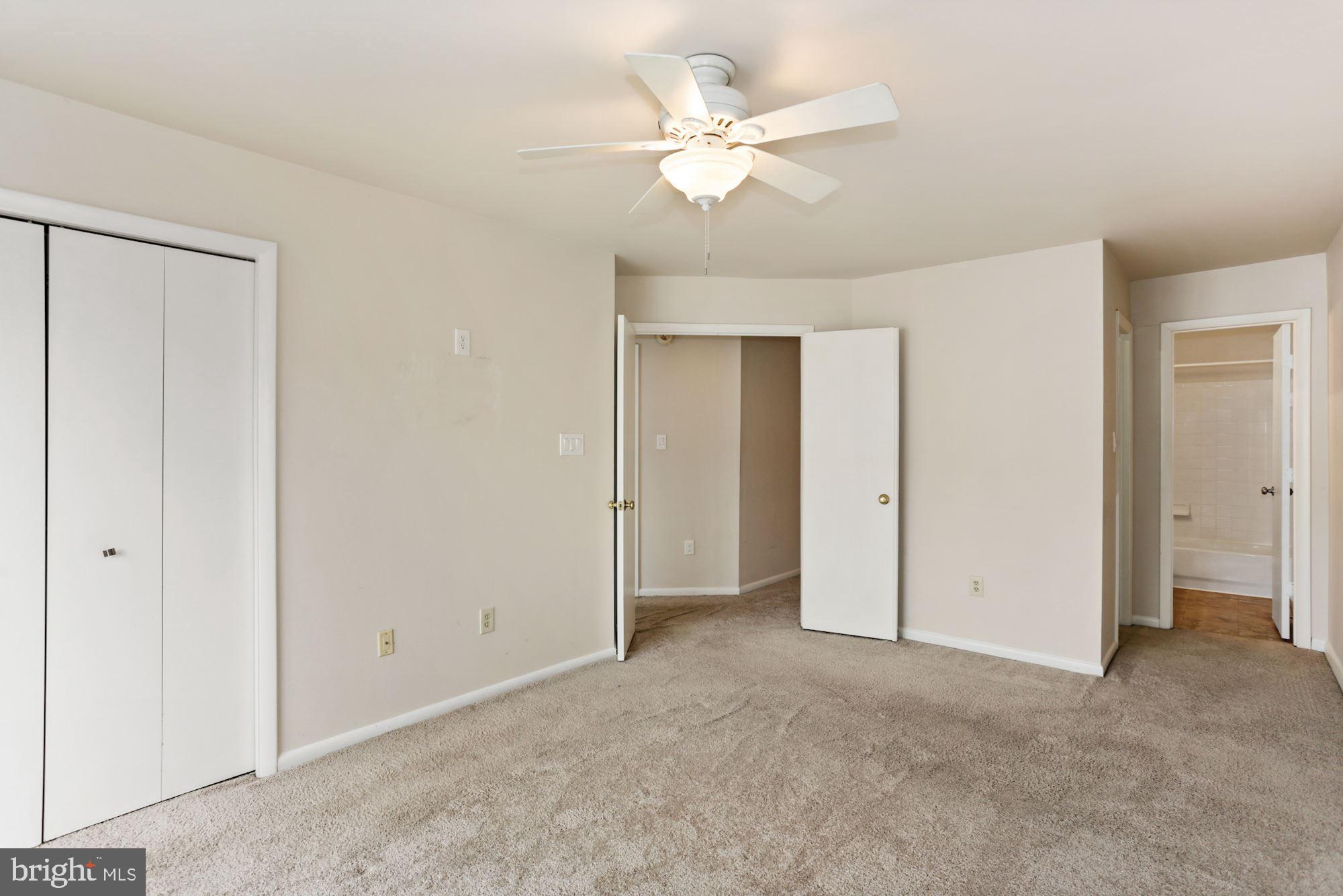 ASHBURN VILLAGE - Residential