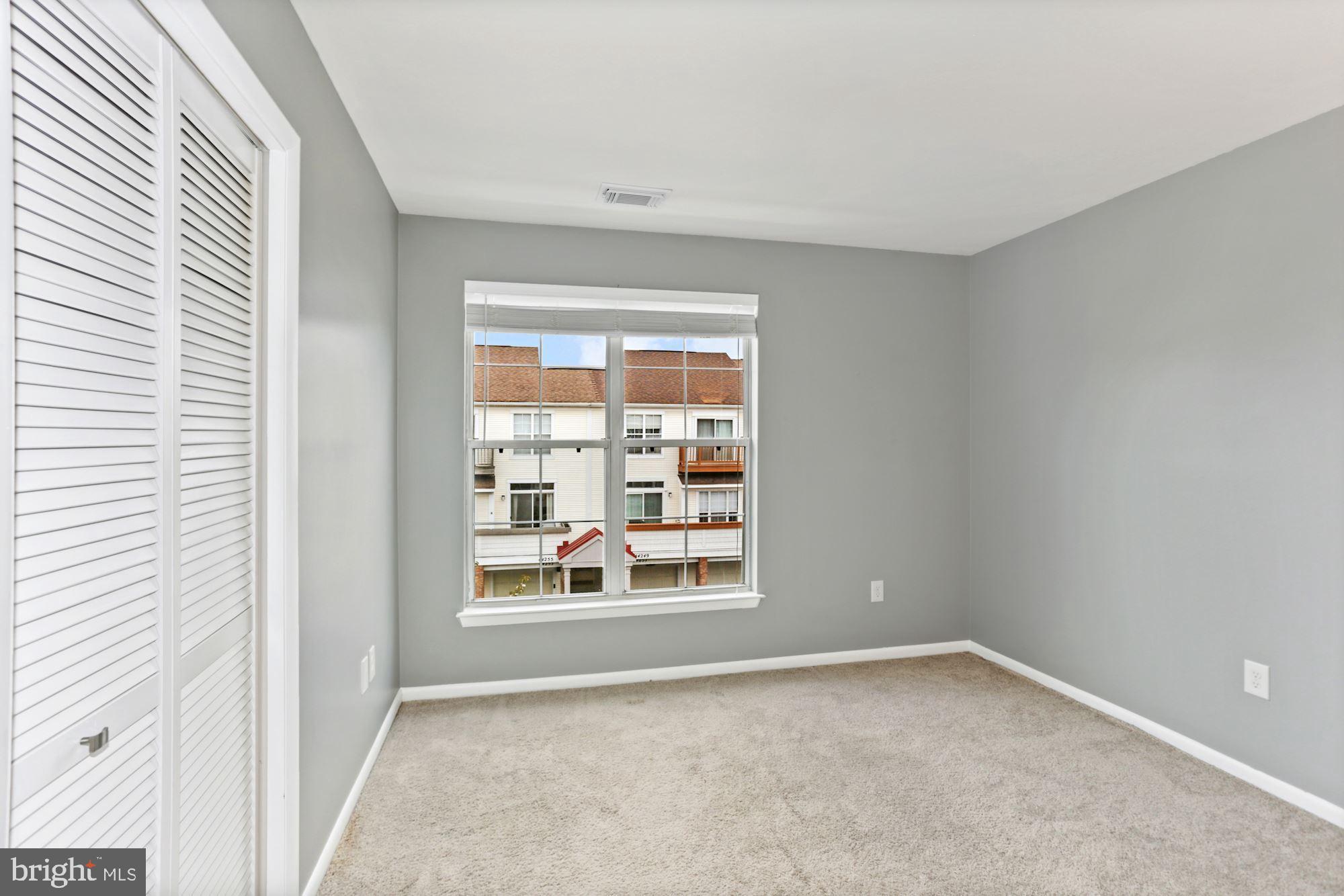 ASHBURN VILLAGE - Residential