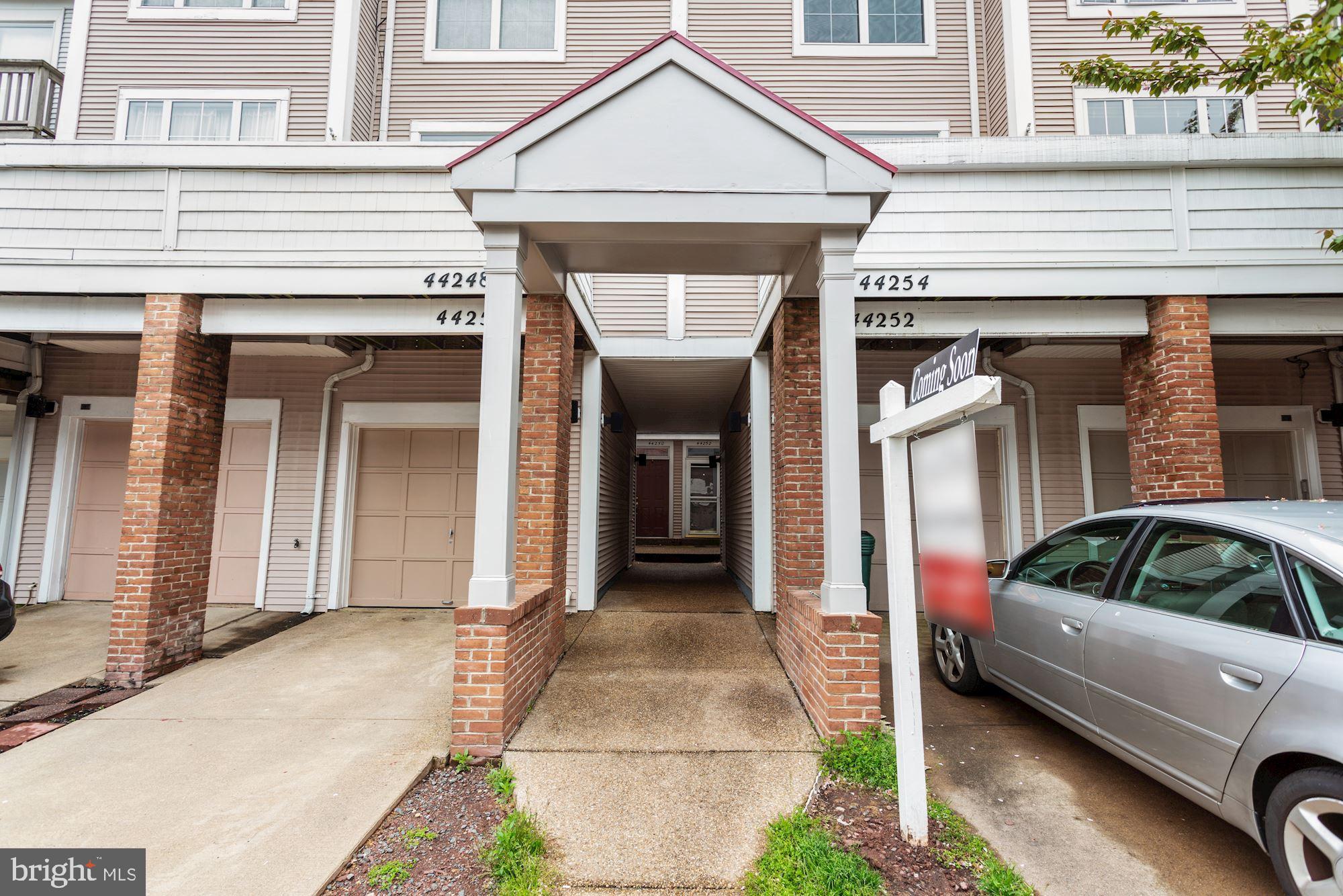 ASHBURN VILLAGE - Residential