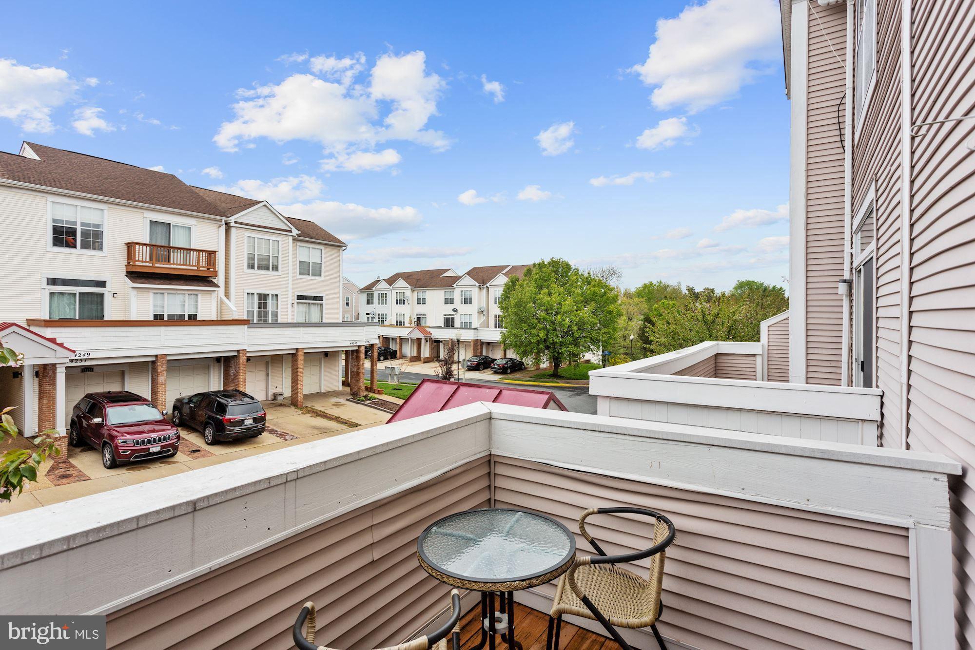 ASHBURN VILLAGE - Residential