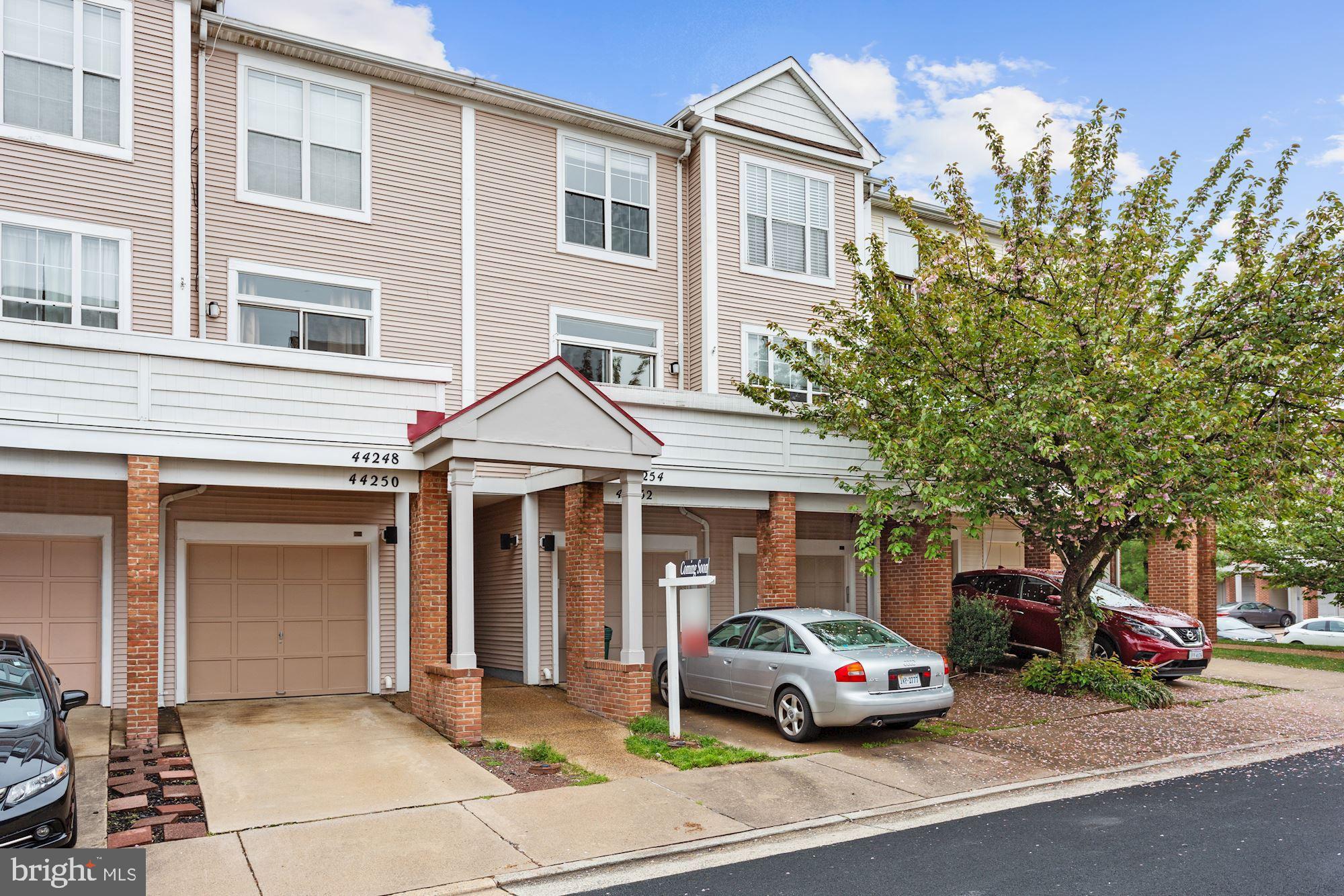 ASHBURN VILLAGE - Residential