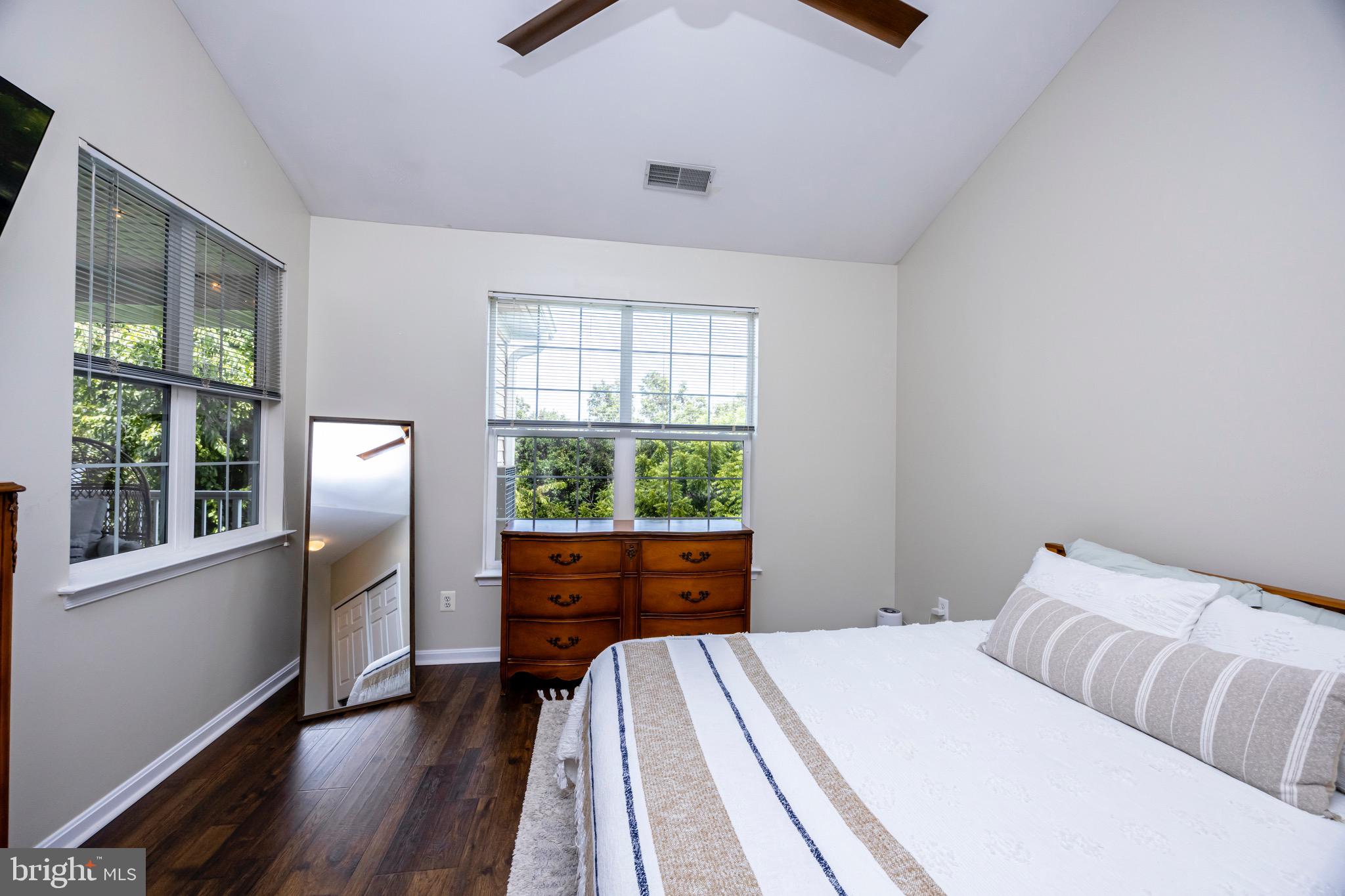 HOLLINGTON - Residential