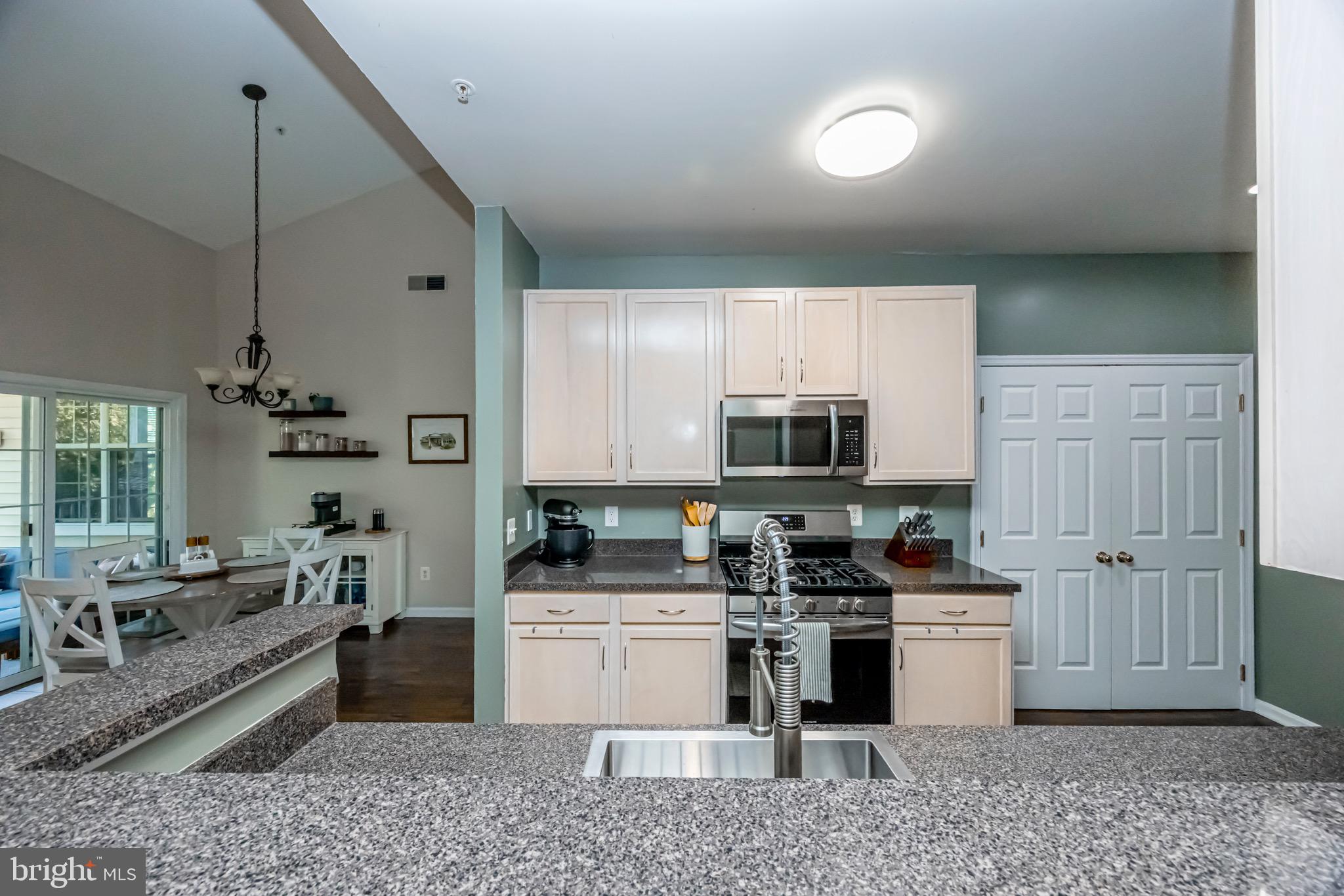 HOLLINGTON - Residential