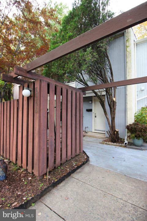 2208 SOUTHGATE SQUARE RESTON VA 20191