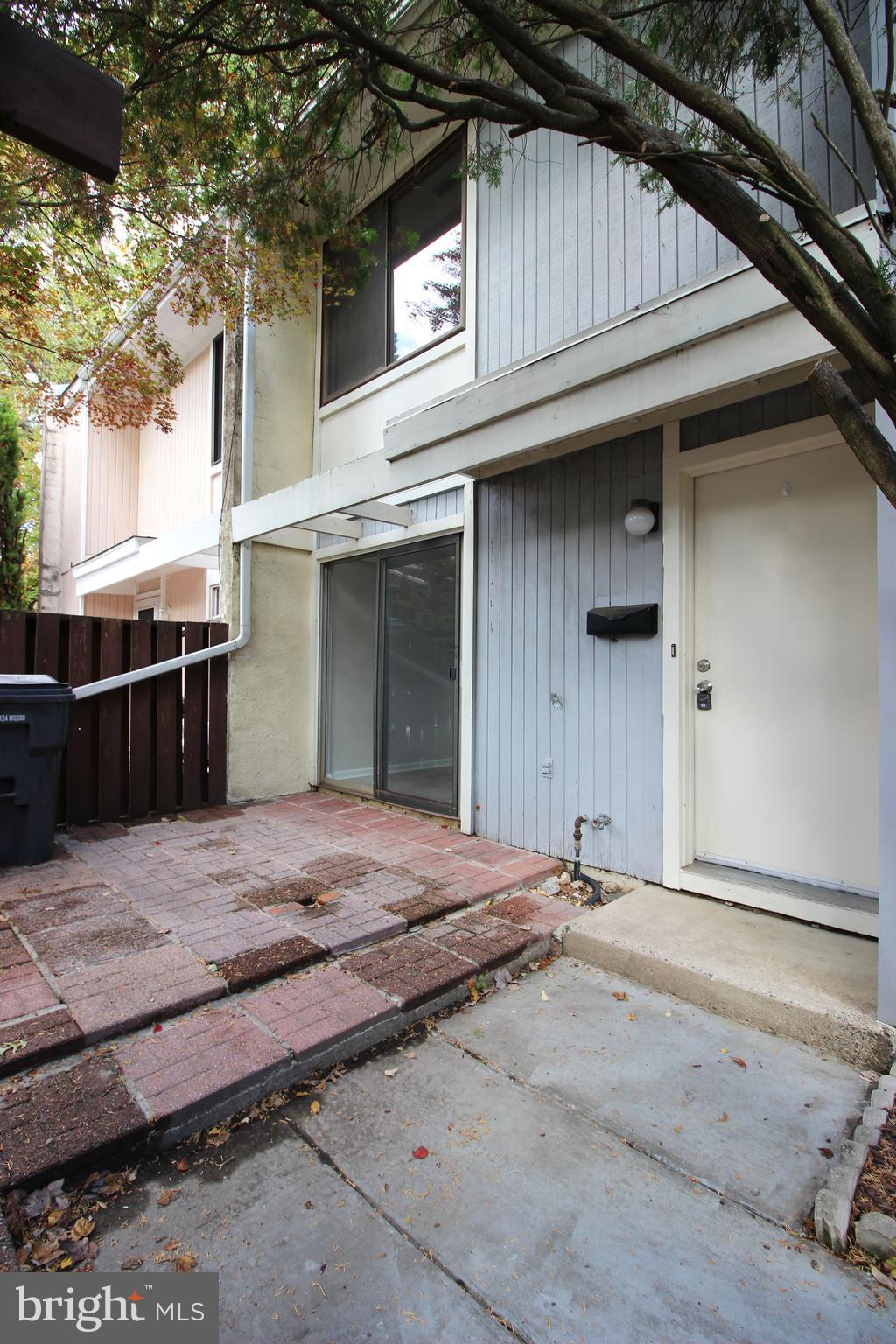 RESTON - Residential Lease