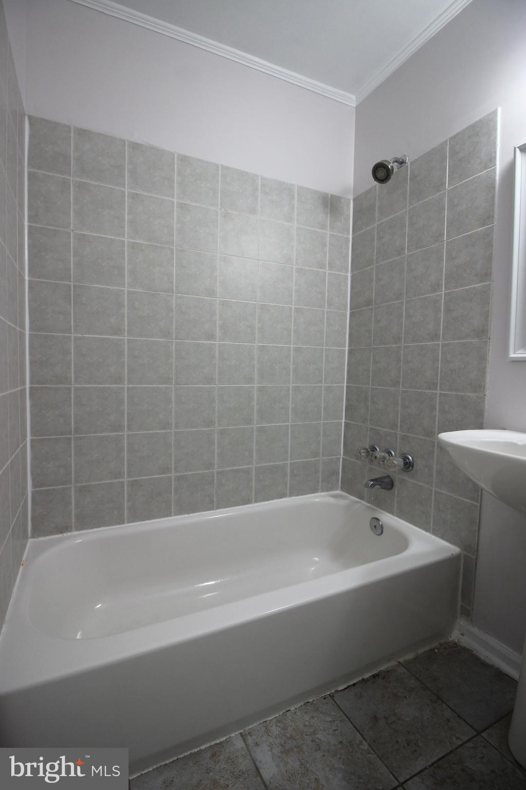 RESTON - Residential Lease