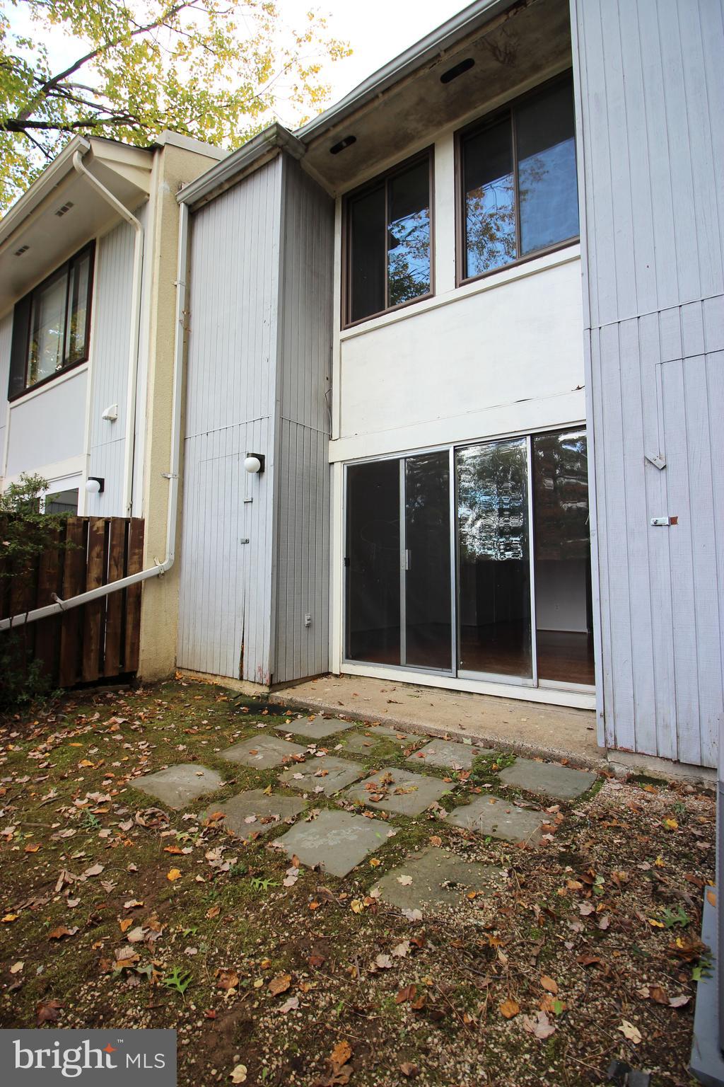 RESTON - Residential Lease