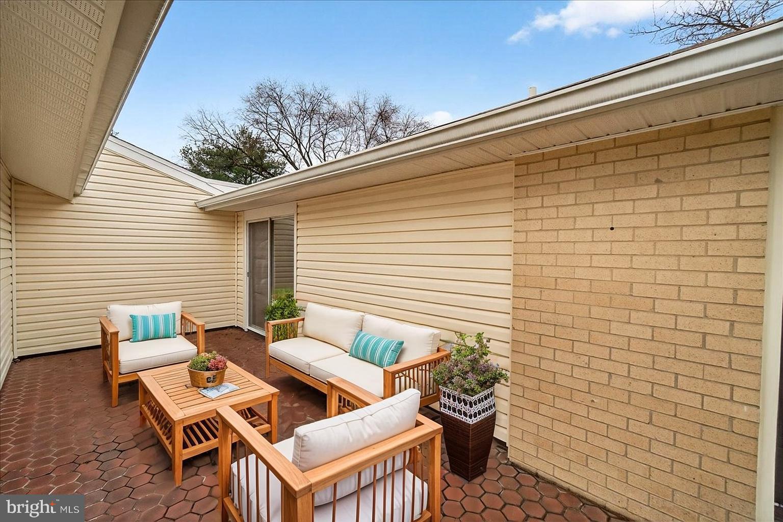 ROSSMOOR MUTUAL #18 - Residential