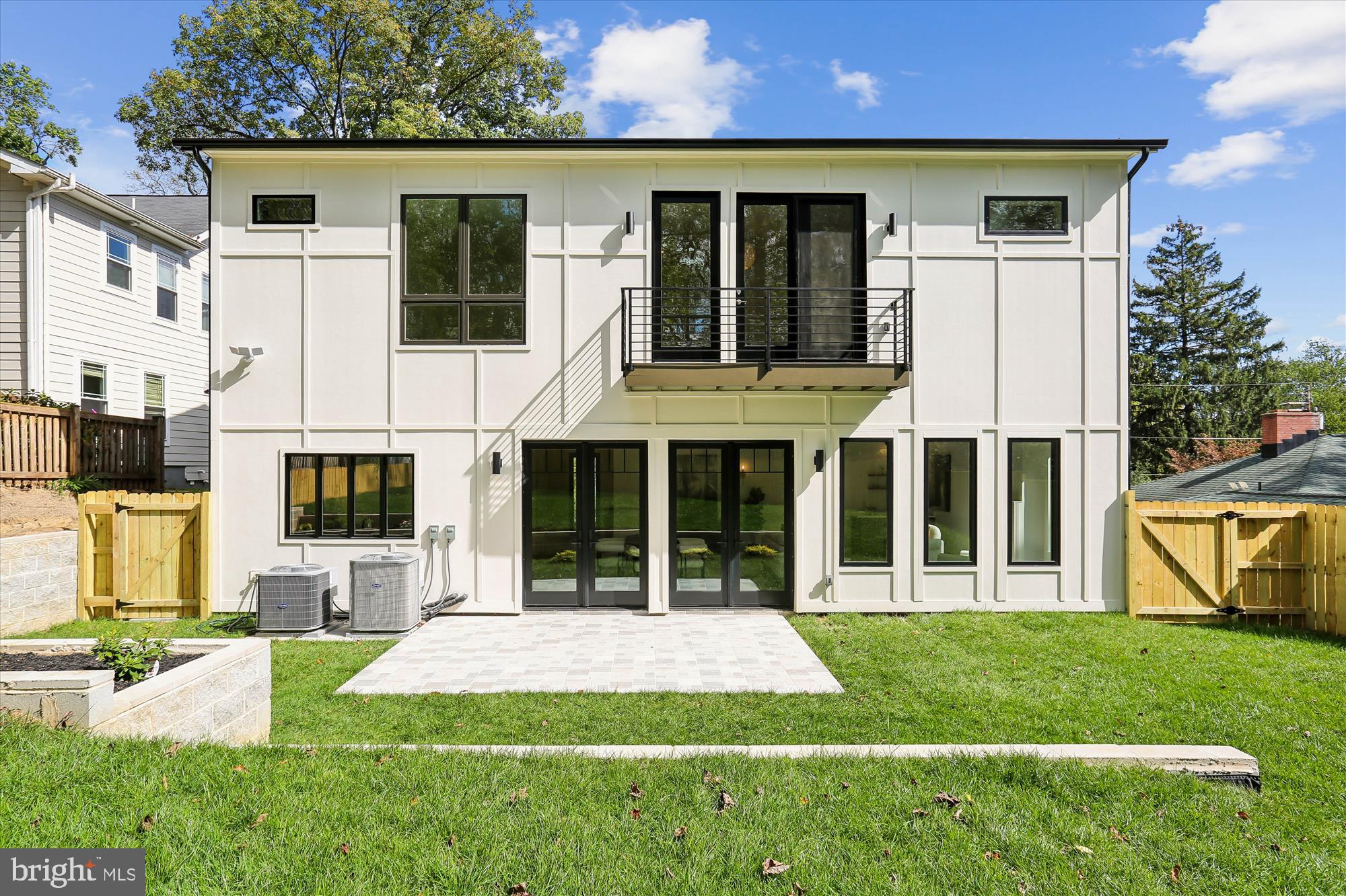 10012 MENLO AVENUE