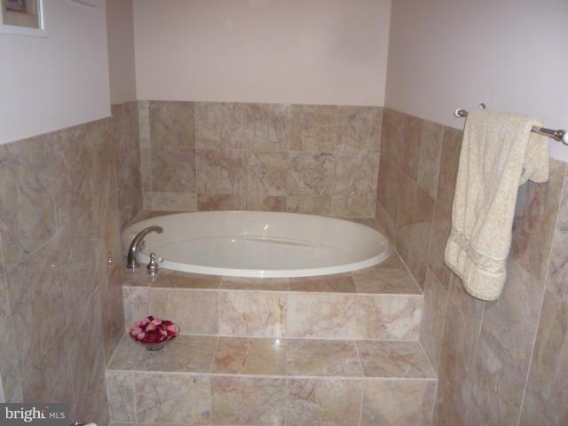 BLOOMS CROSSING - Residential