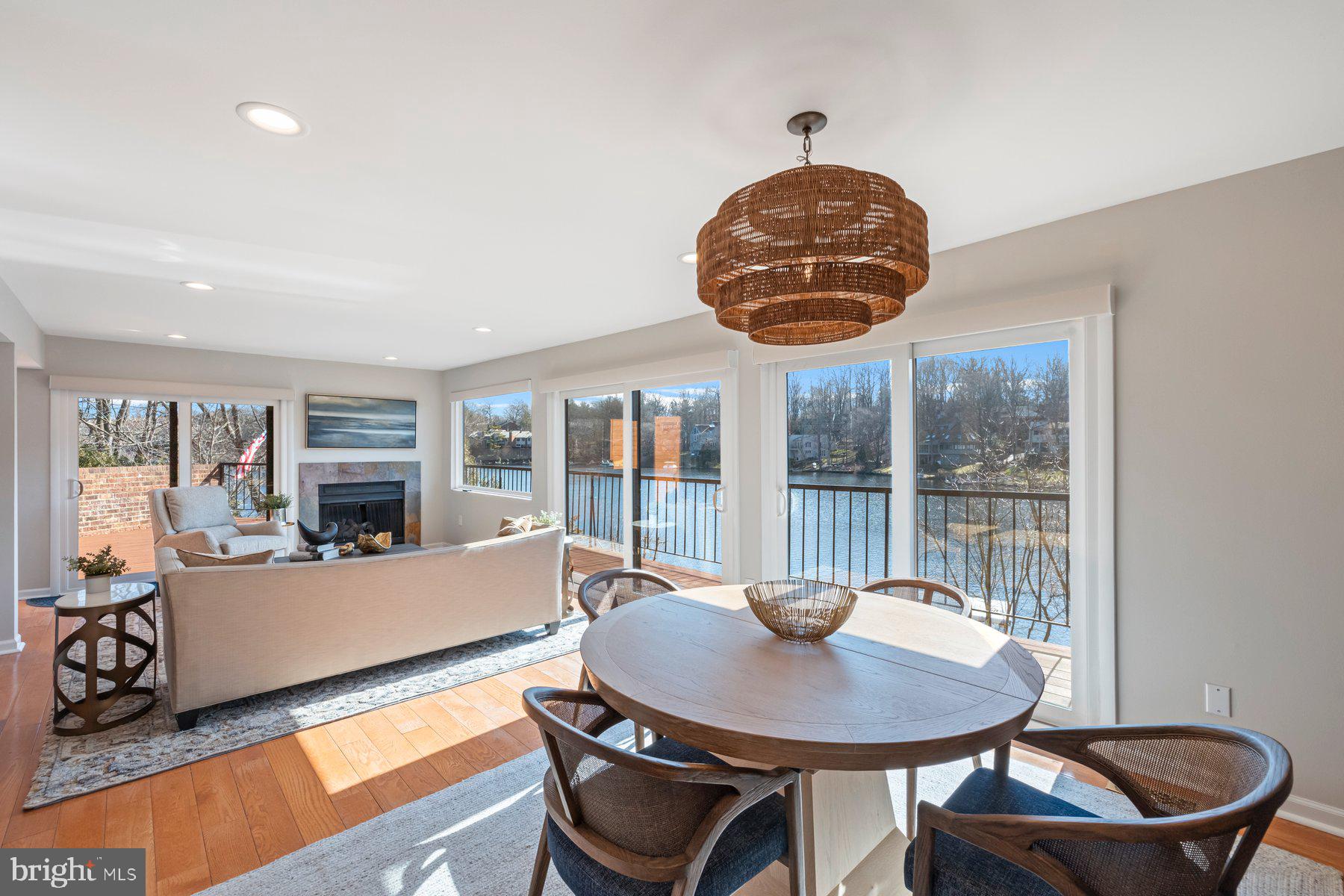 CABOTS POINT - Residential