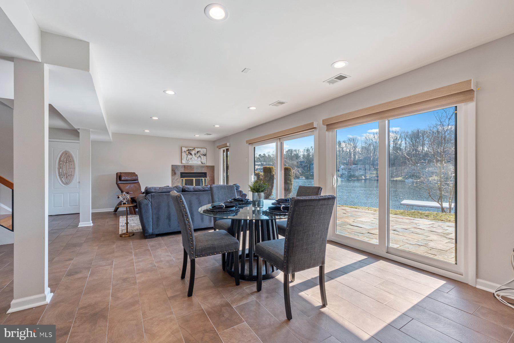 CABOTS POINT - Residential