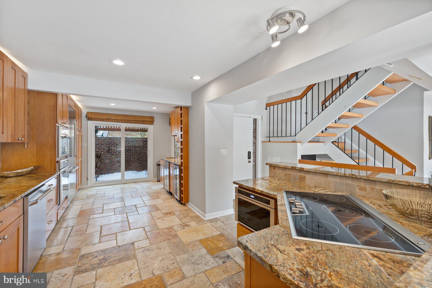 CABOTS POINT - Residential