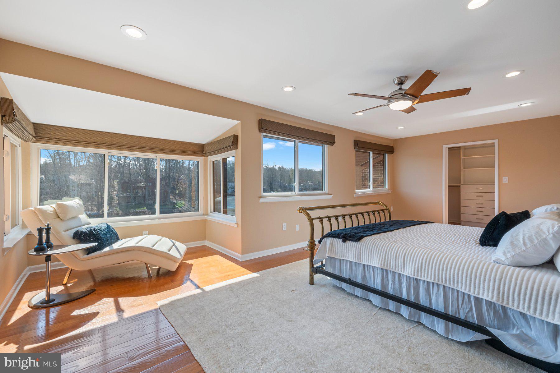 CABOTS POINT - Residential