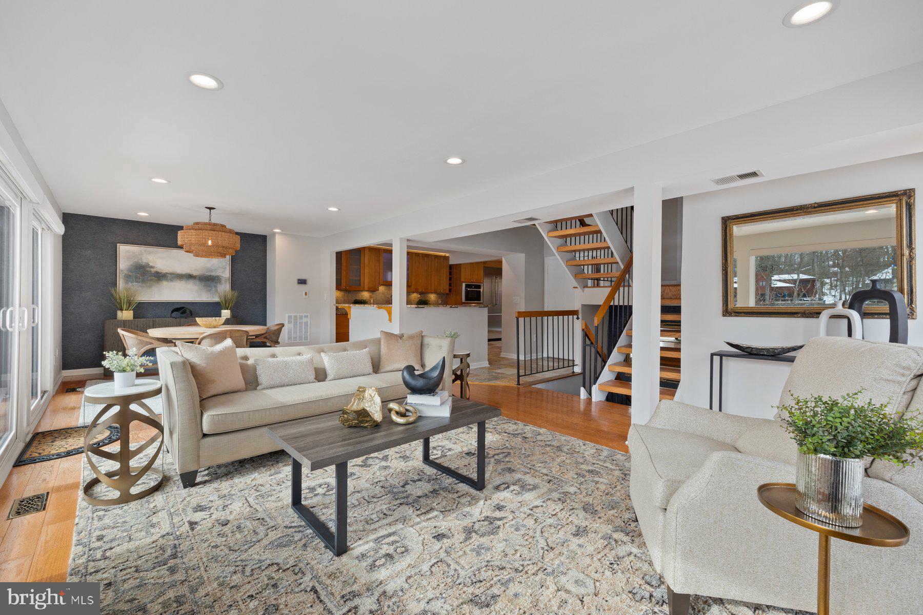 CABOTS POINT - Residential