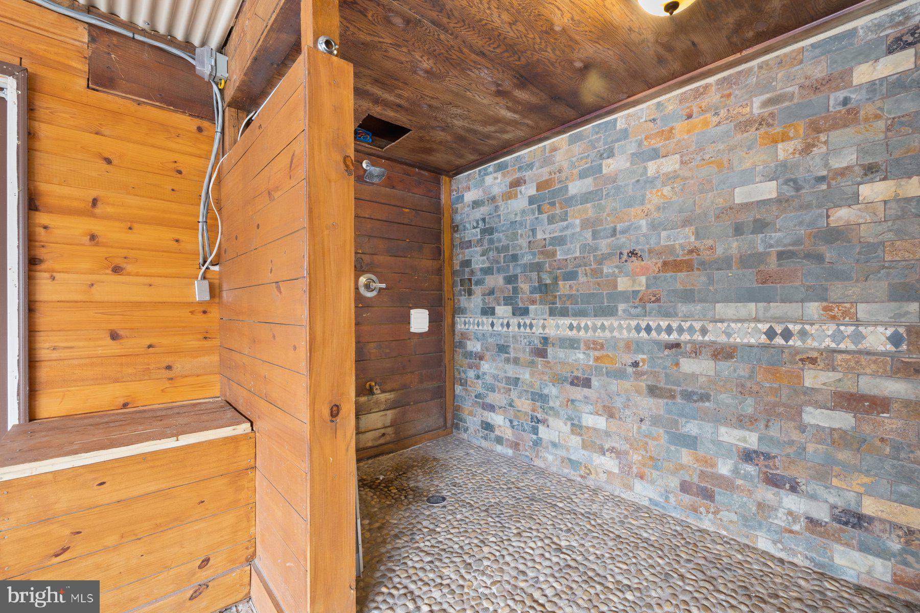 CABOTS POINT - Residential