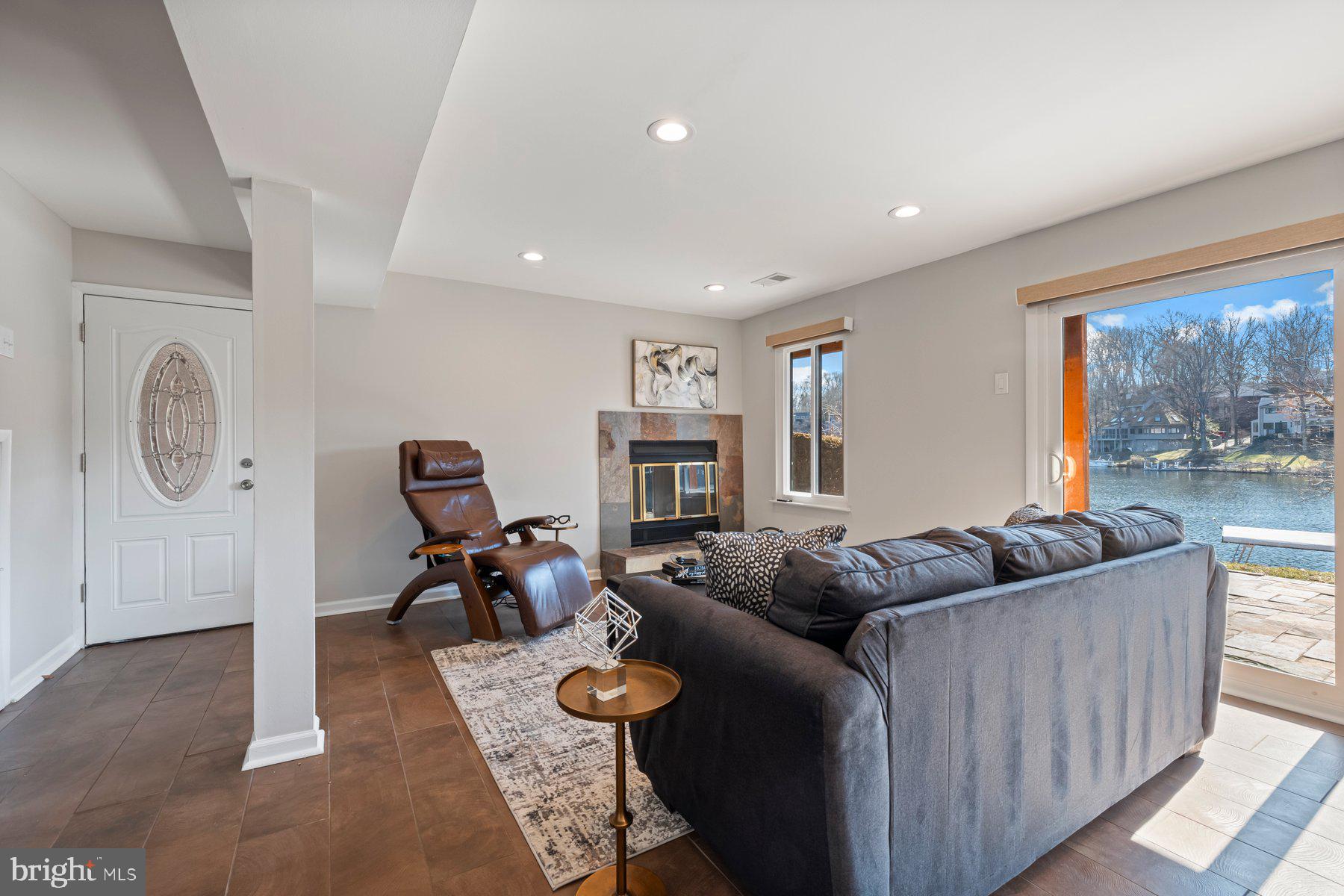 CABOTS POINT - Residential