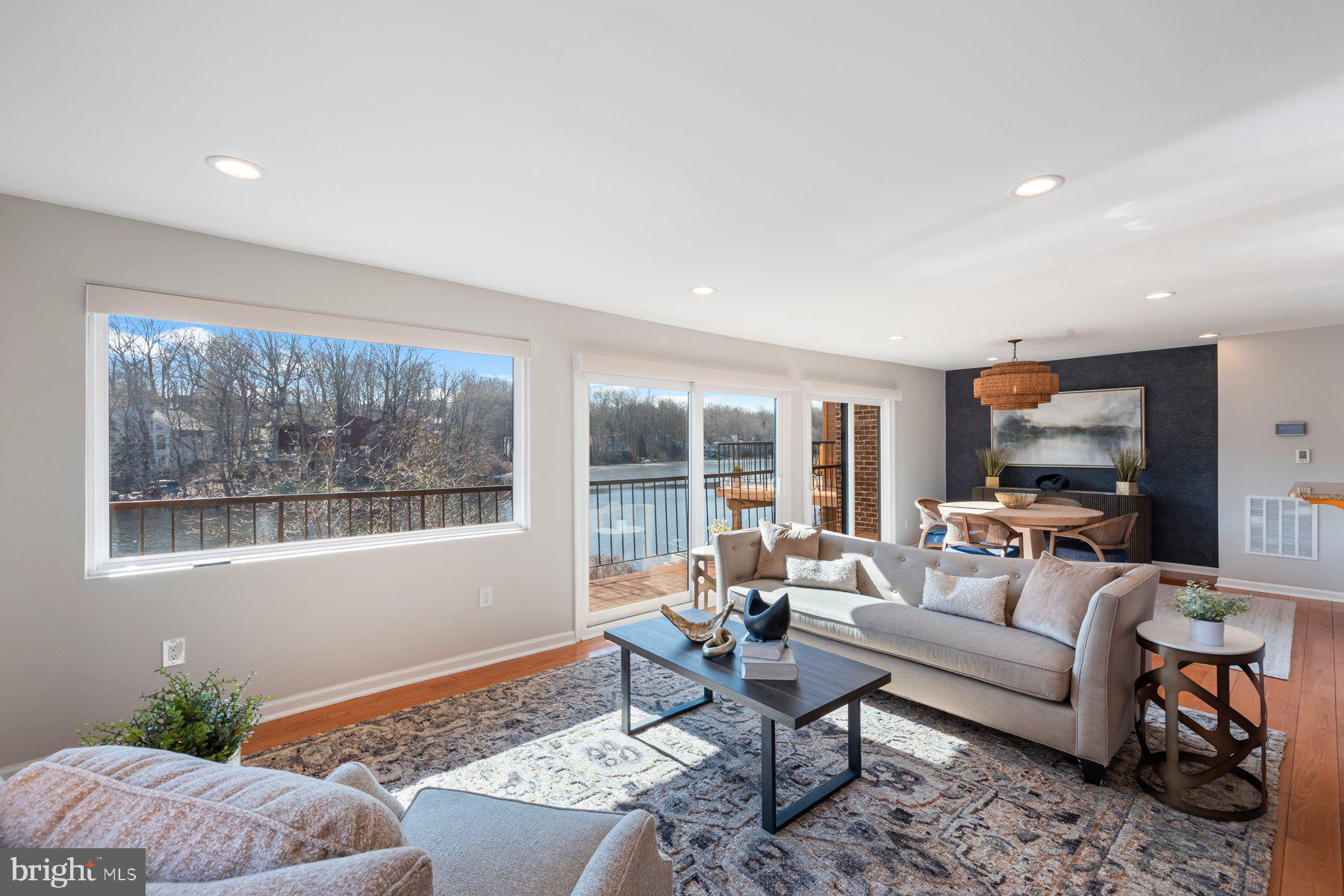 CABOTS POINT - Residential