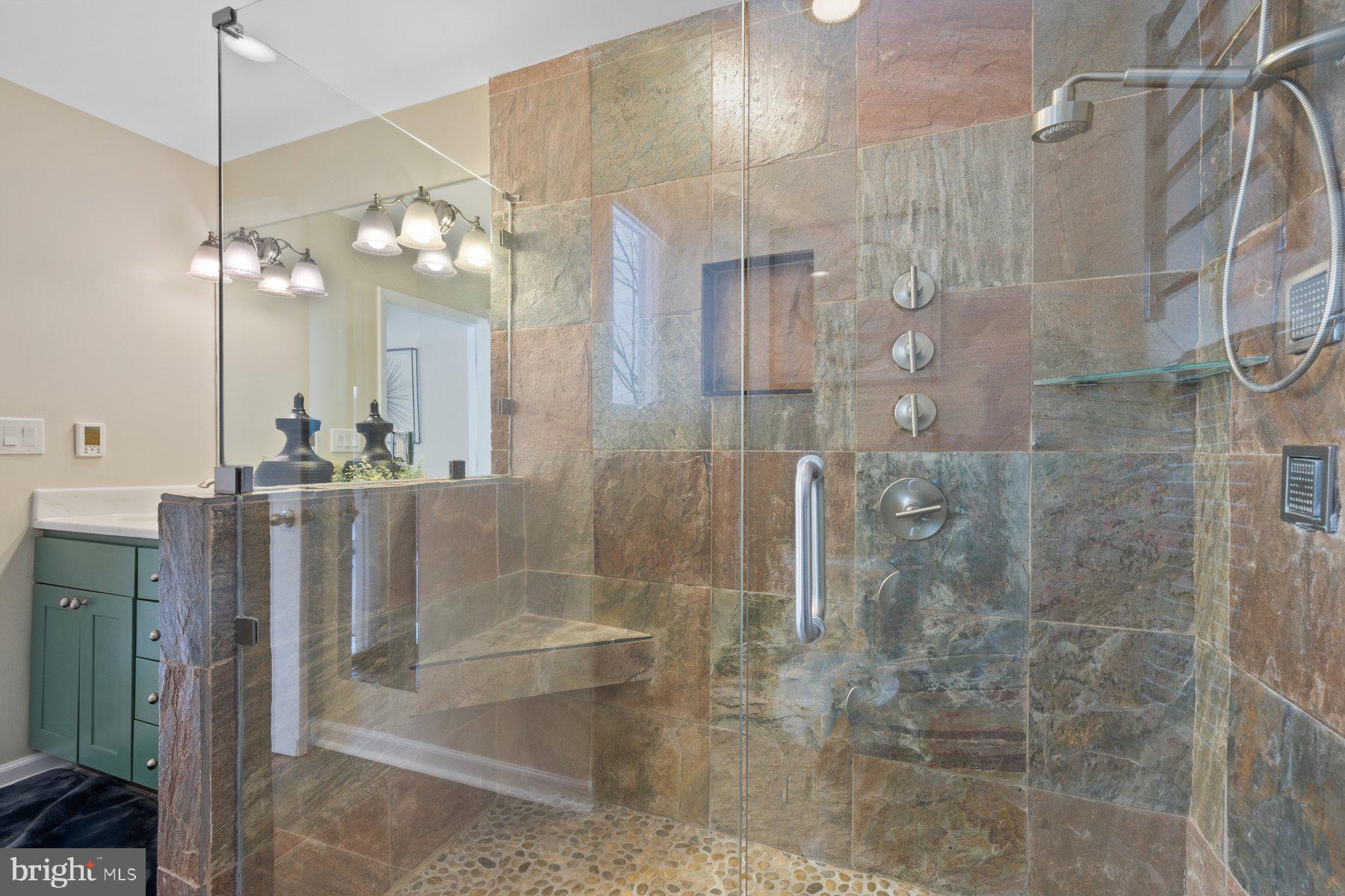 CABOTS POINT - Residential