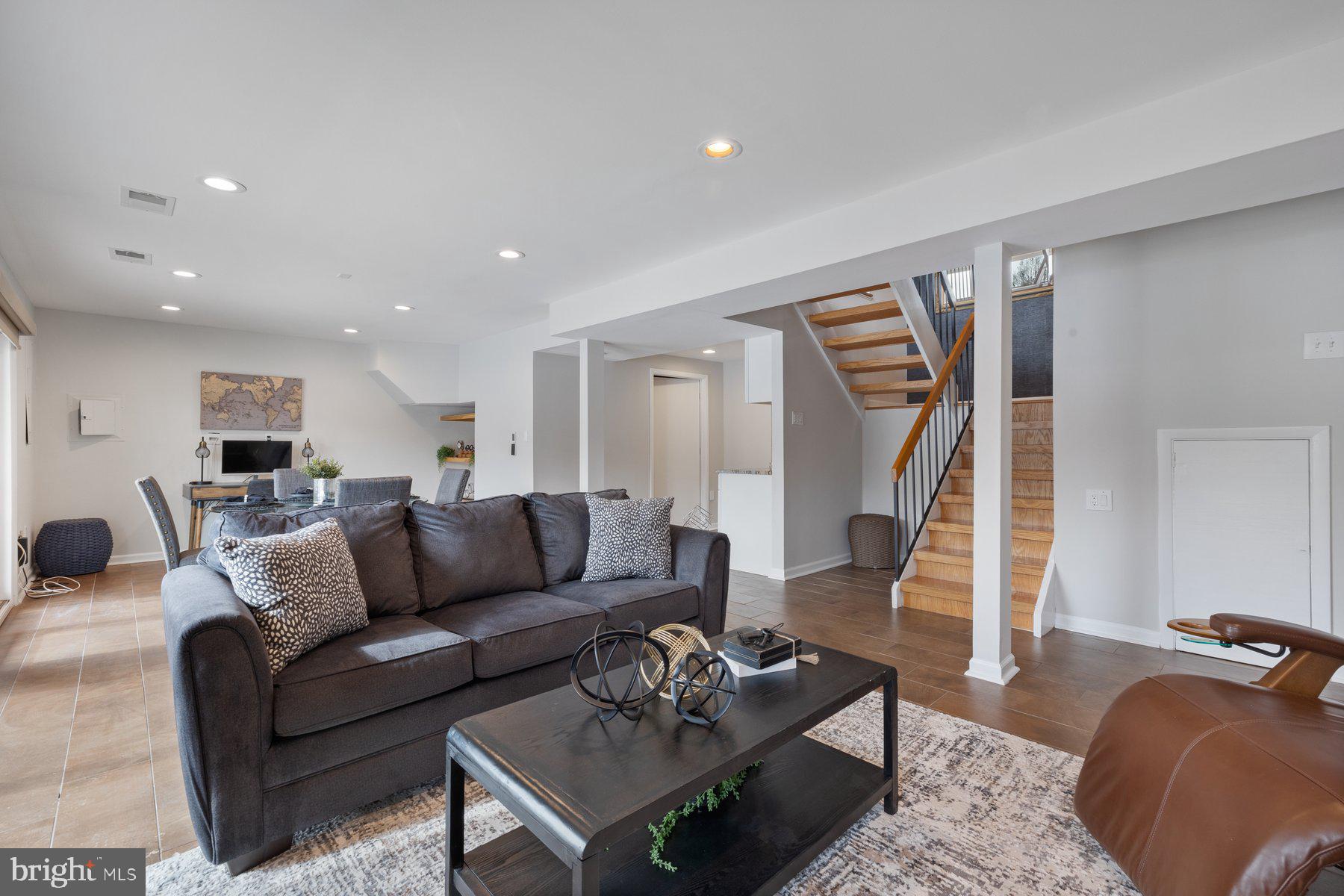 CABOTS POINT - Residential