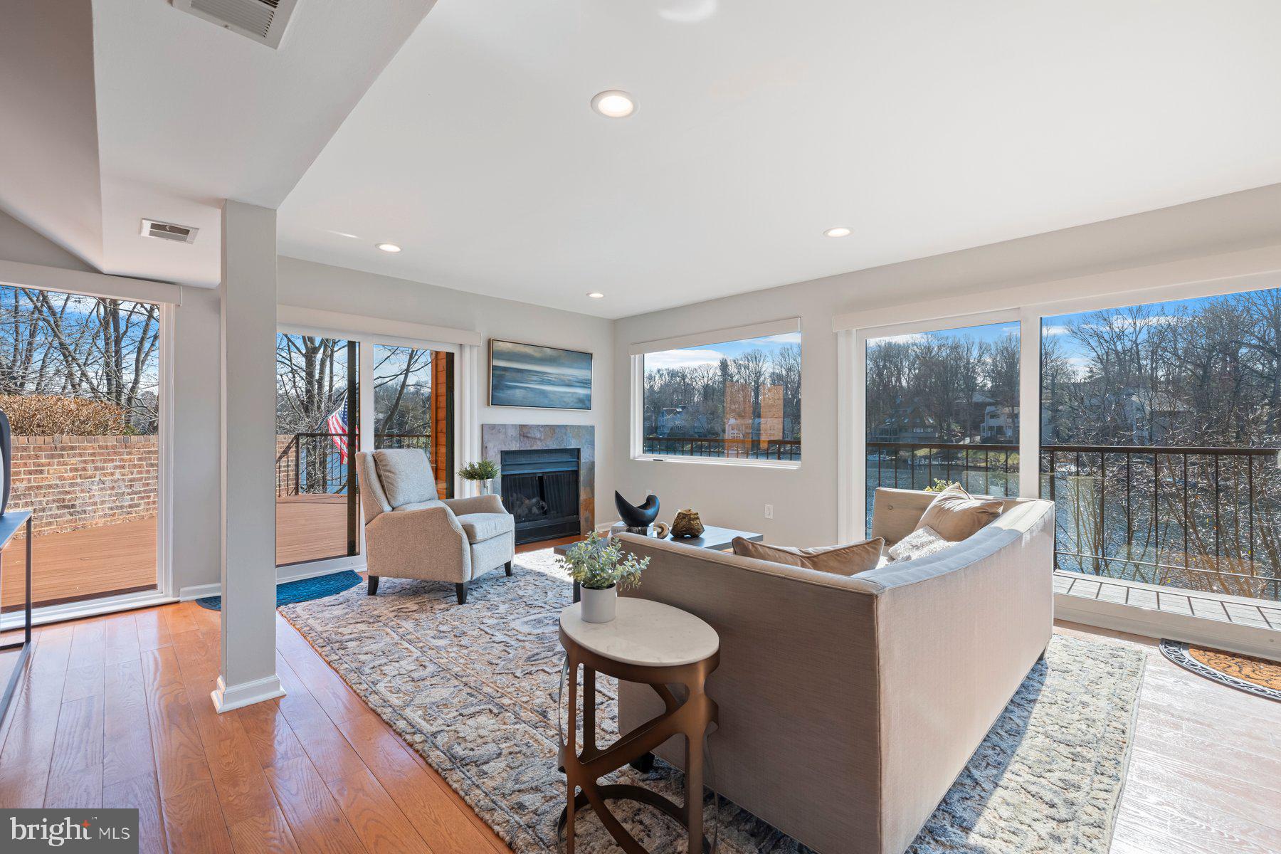 CABOTS POINT - Residential