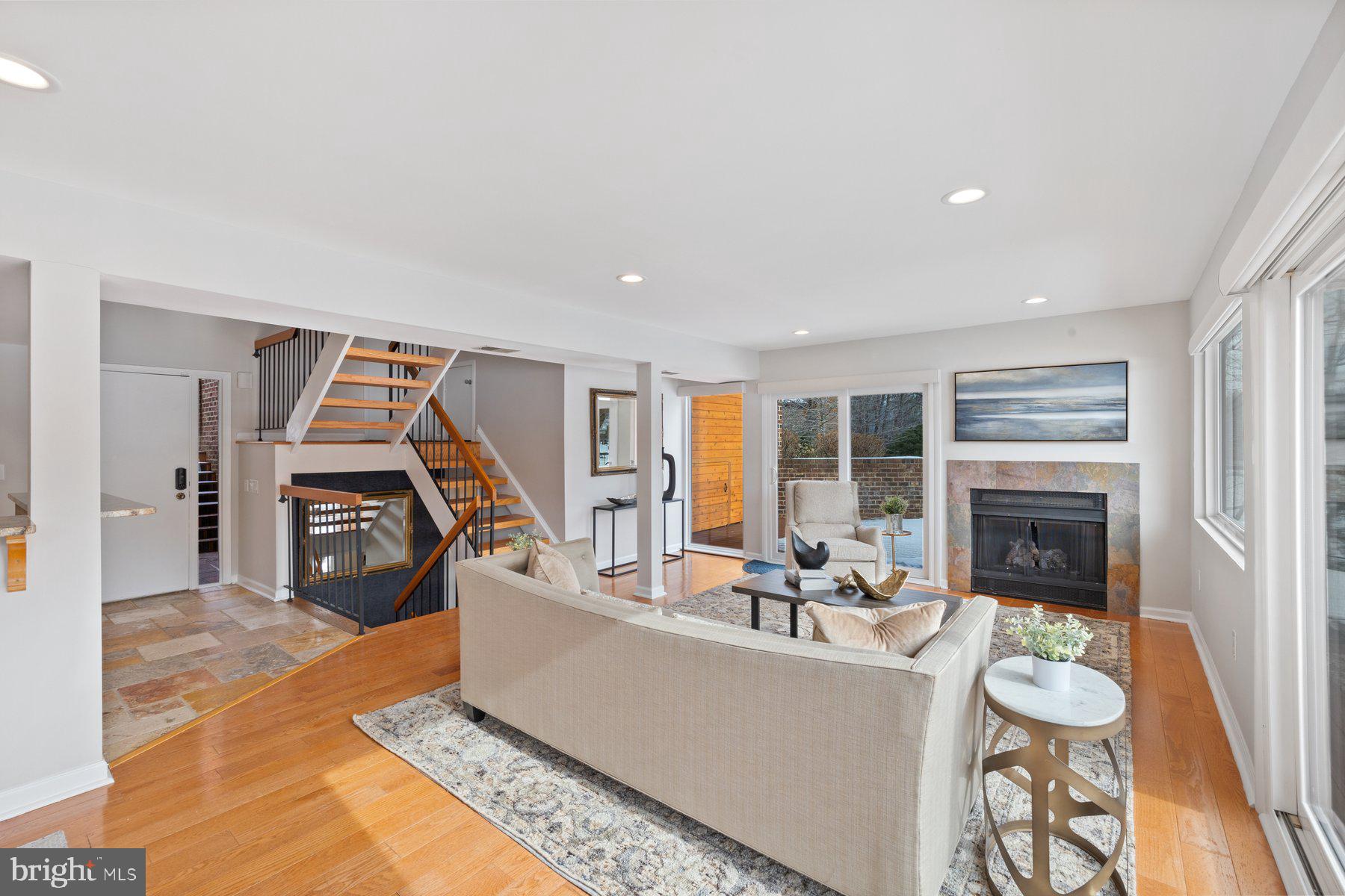 CABOTS POINT - Residential