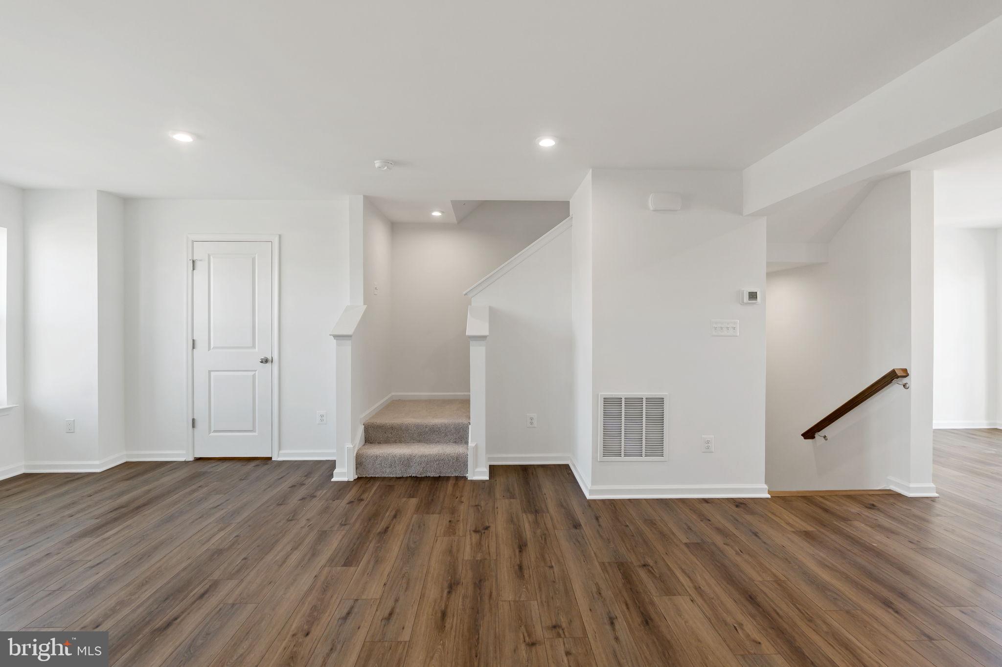 KING'S CROSSING - Residential