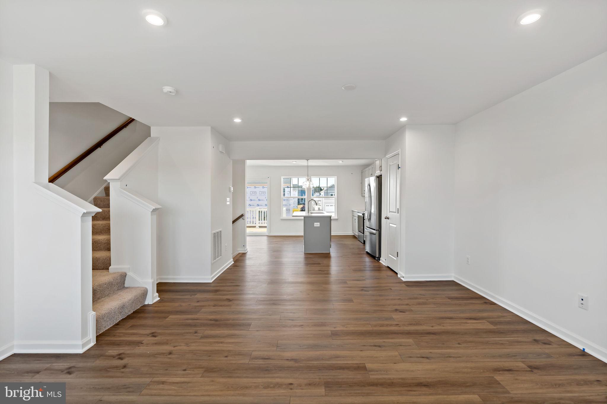 KING'S CROSSING - Residential