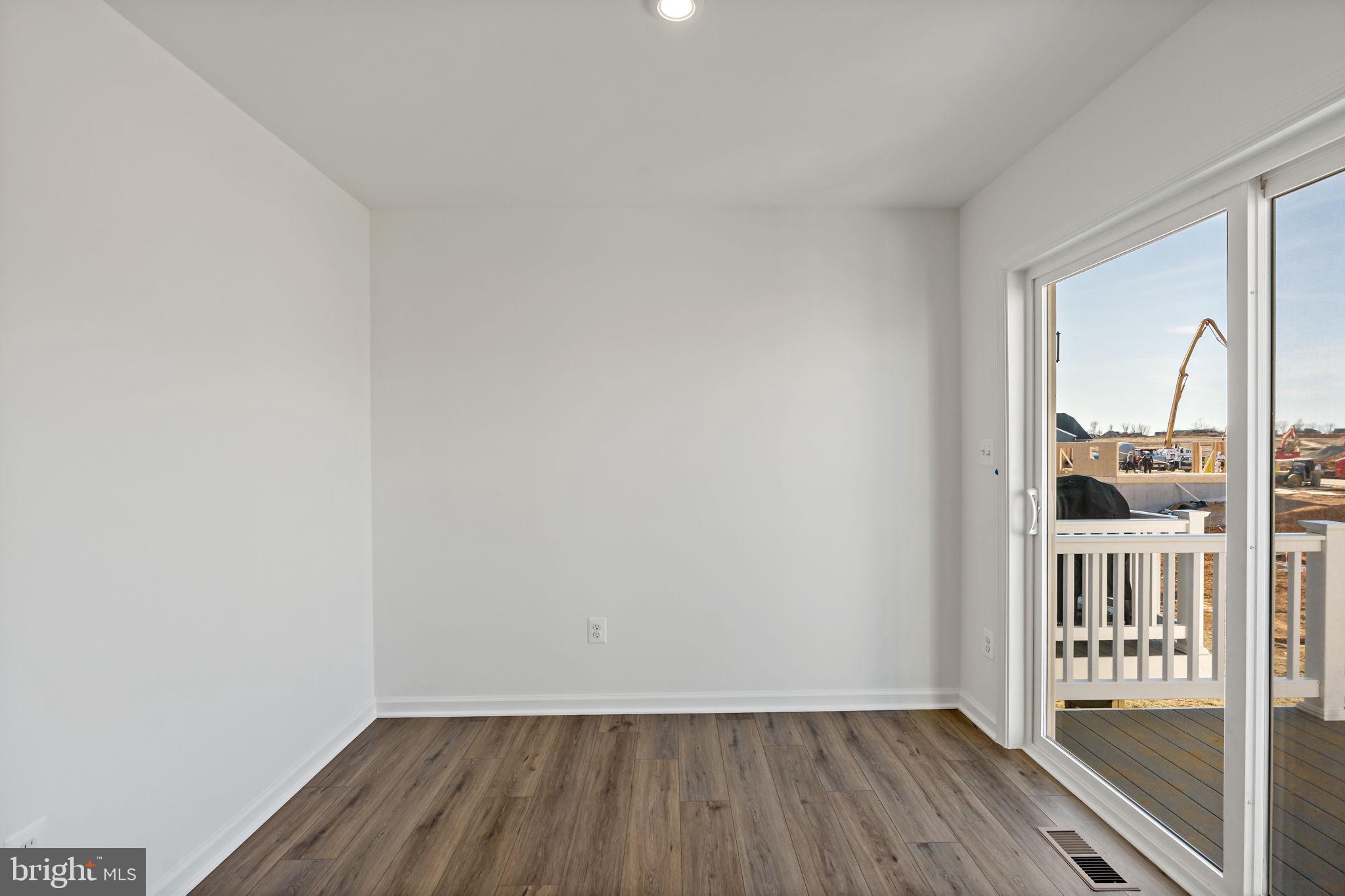 KING'S CROSSING - Residential